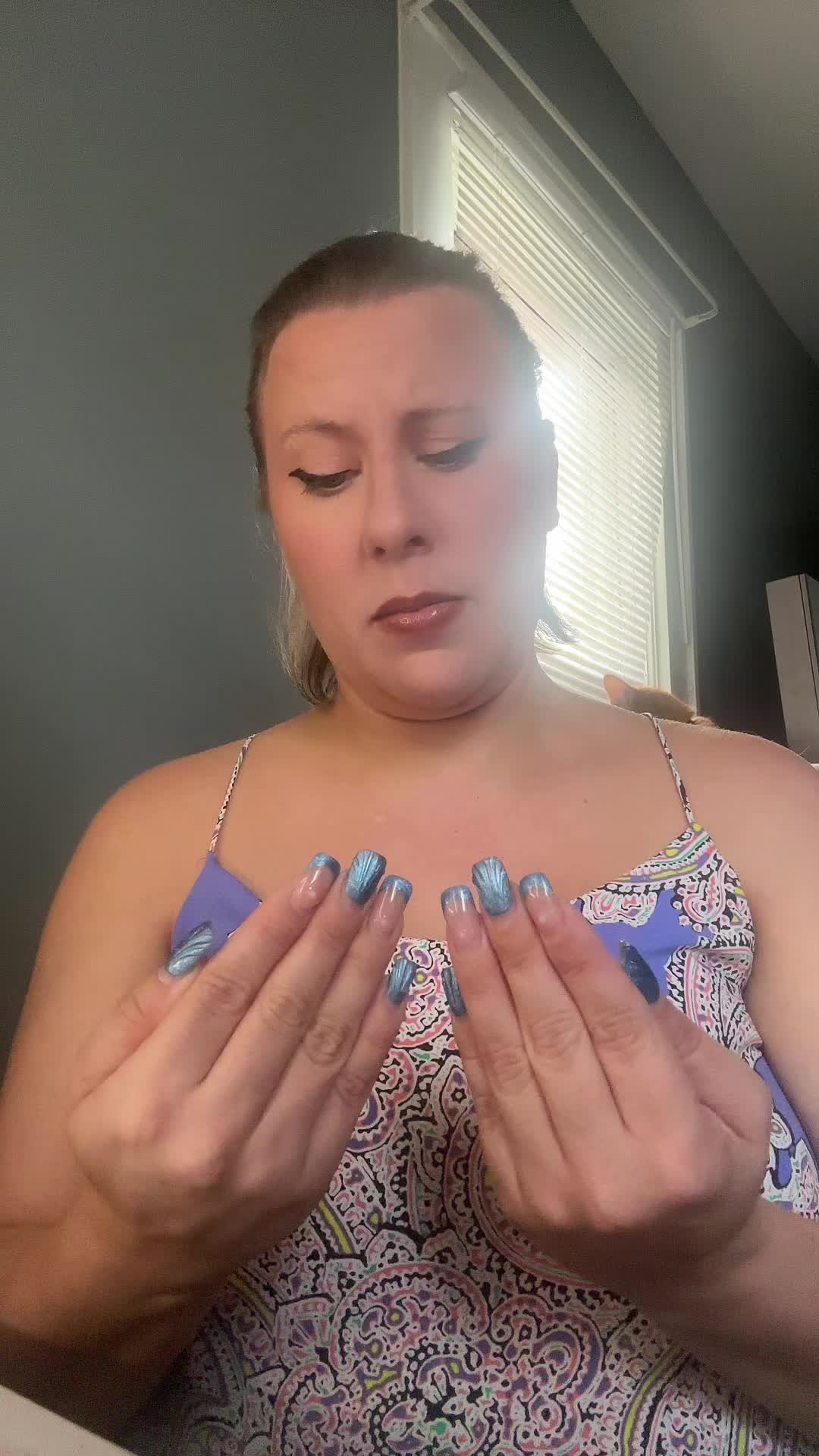 @Queen_B1219