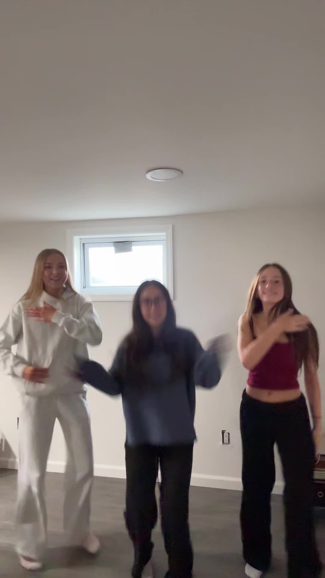 @👩🏼👩🏼
