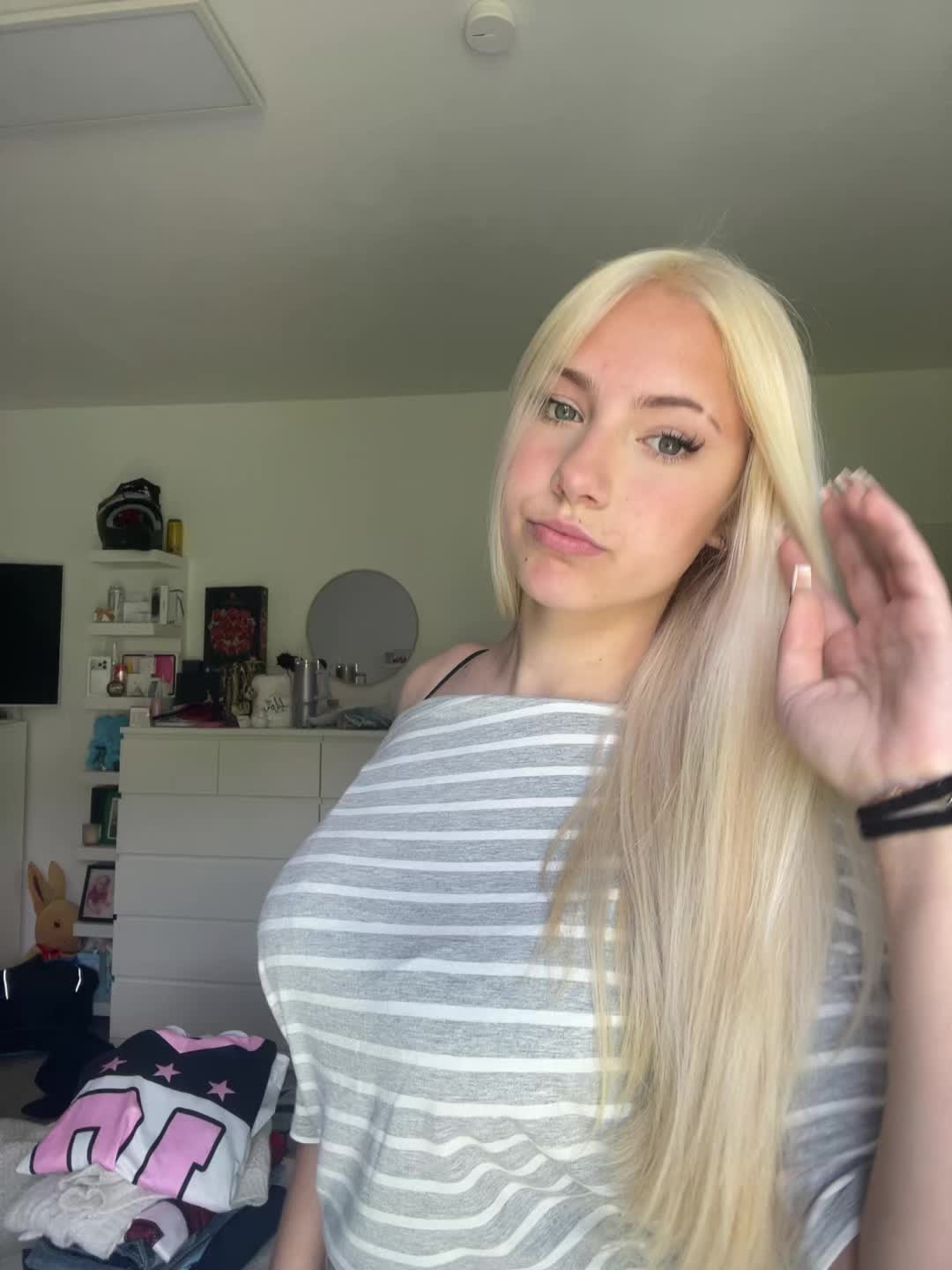 @ꨄ