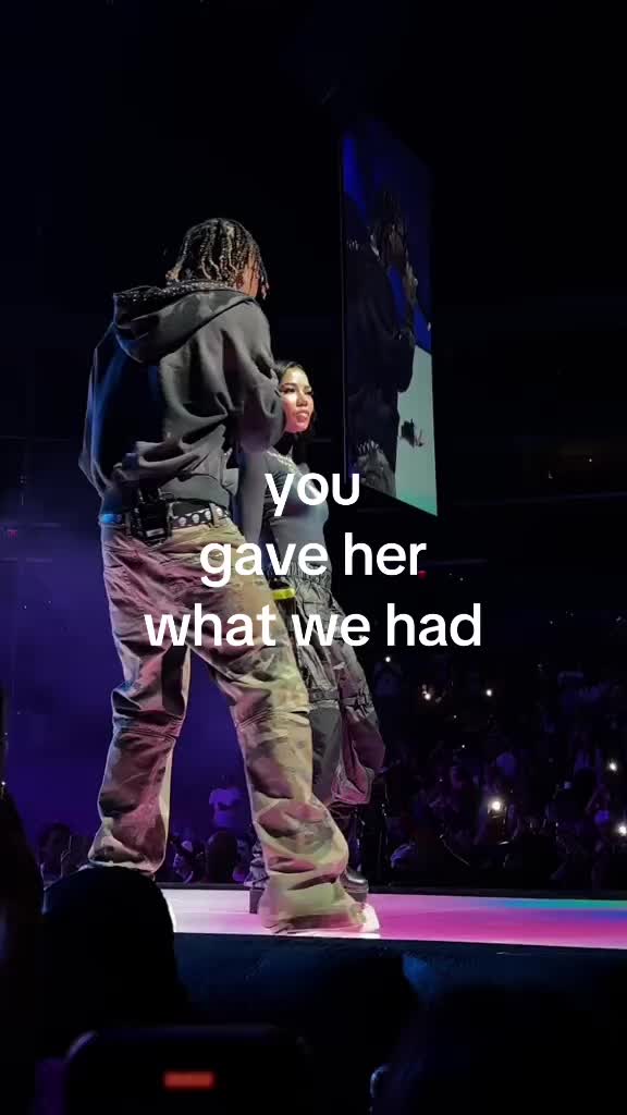 @⃟