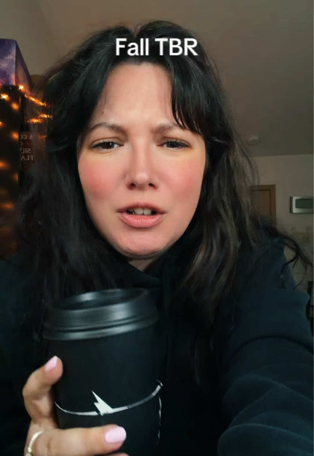 @Danielle Reads 📚☕️ 🧸