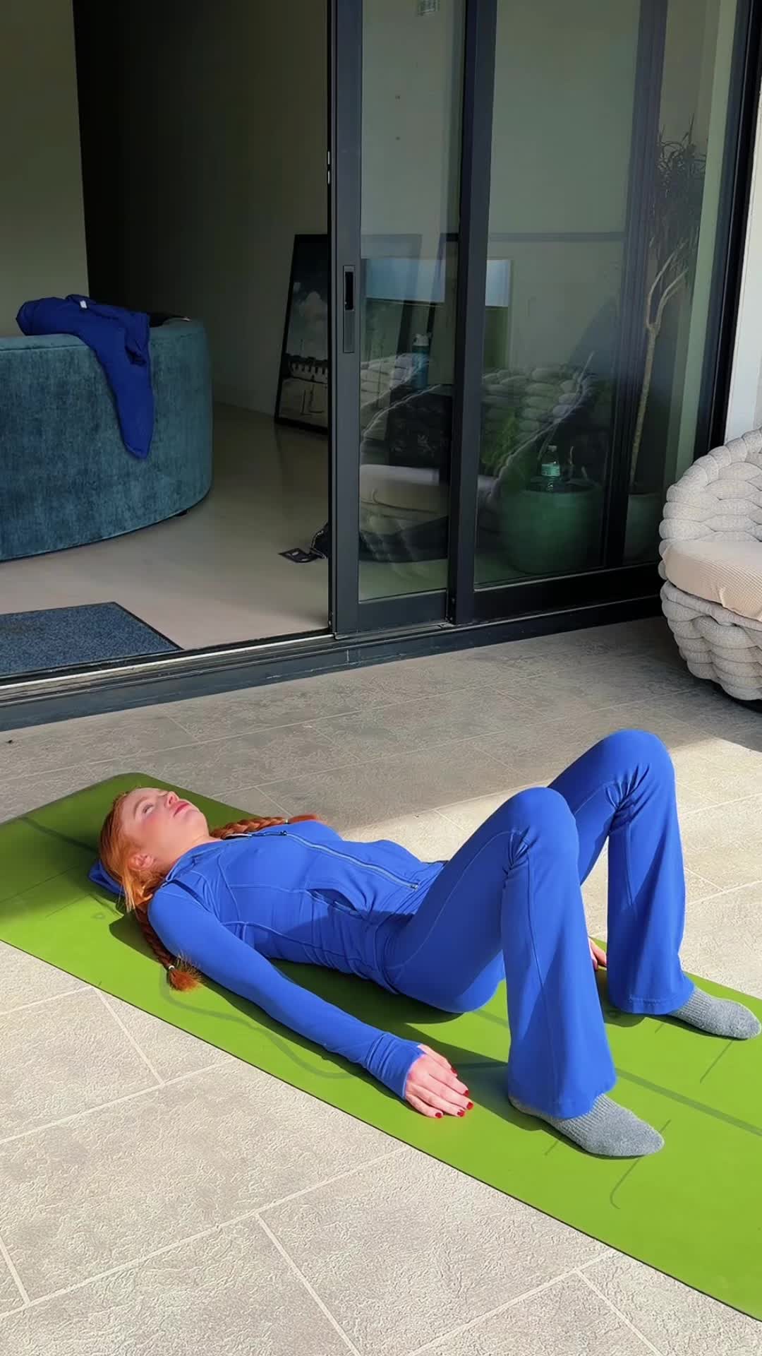 @lilredyoga