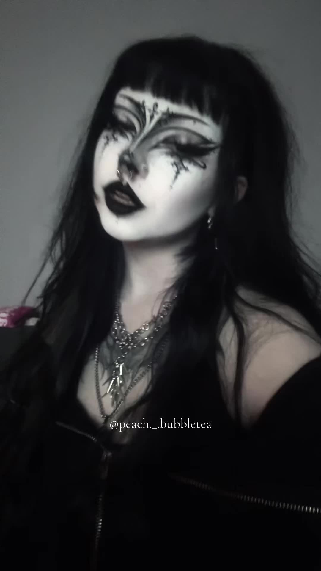 @Julie🕷️