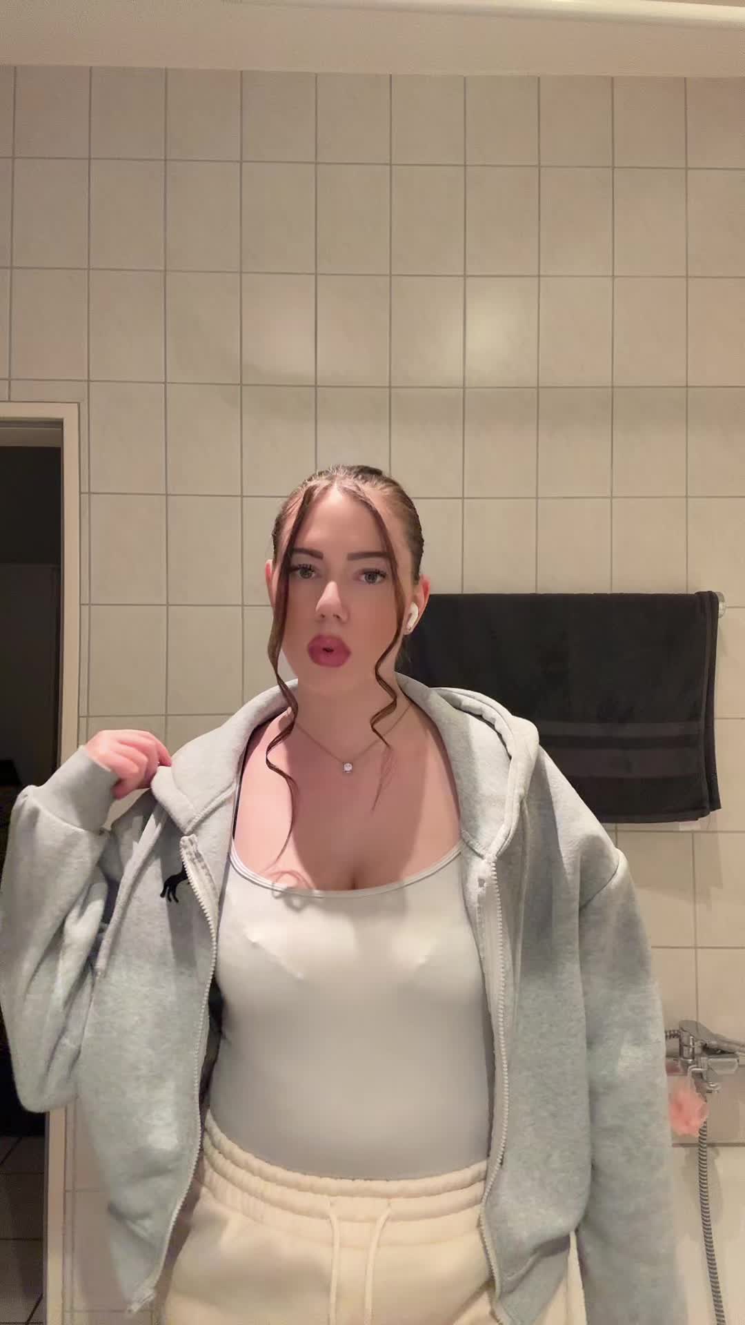 @Jasmina🧸