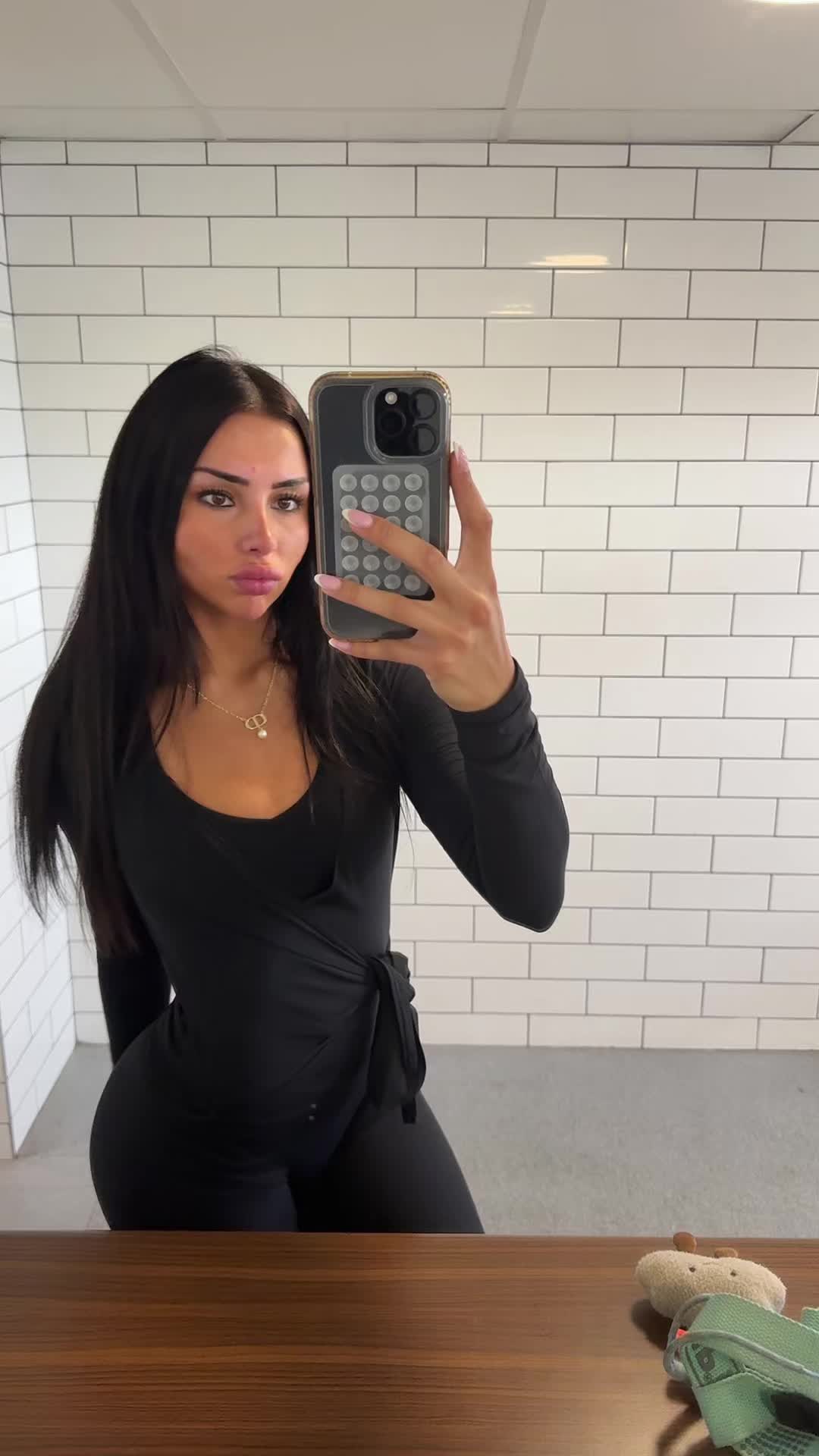 @bella