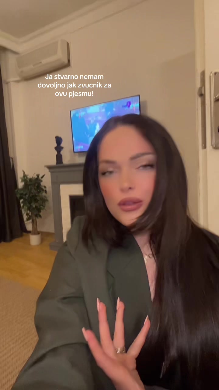 @Adriana