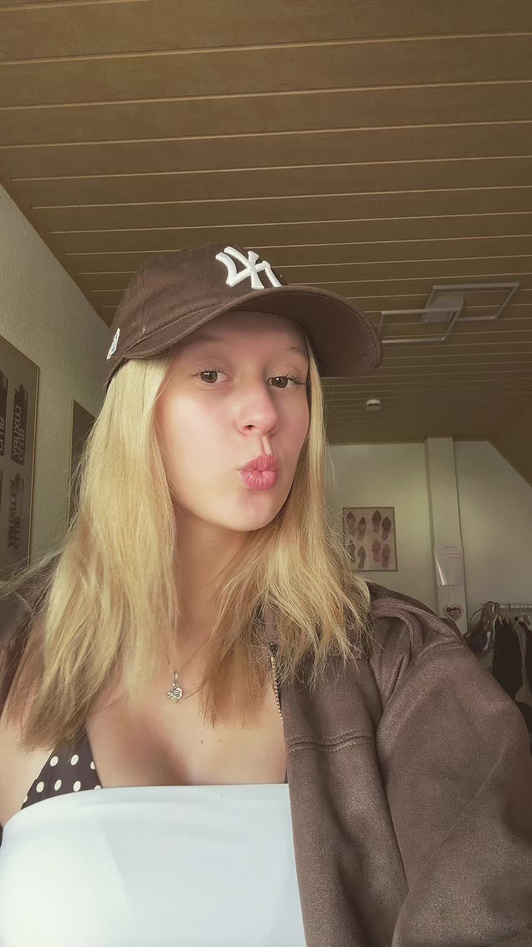 @Mary๐