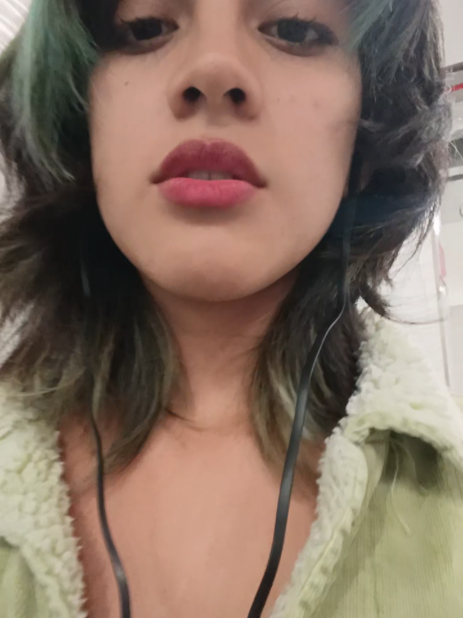 @:3