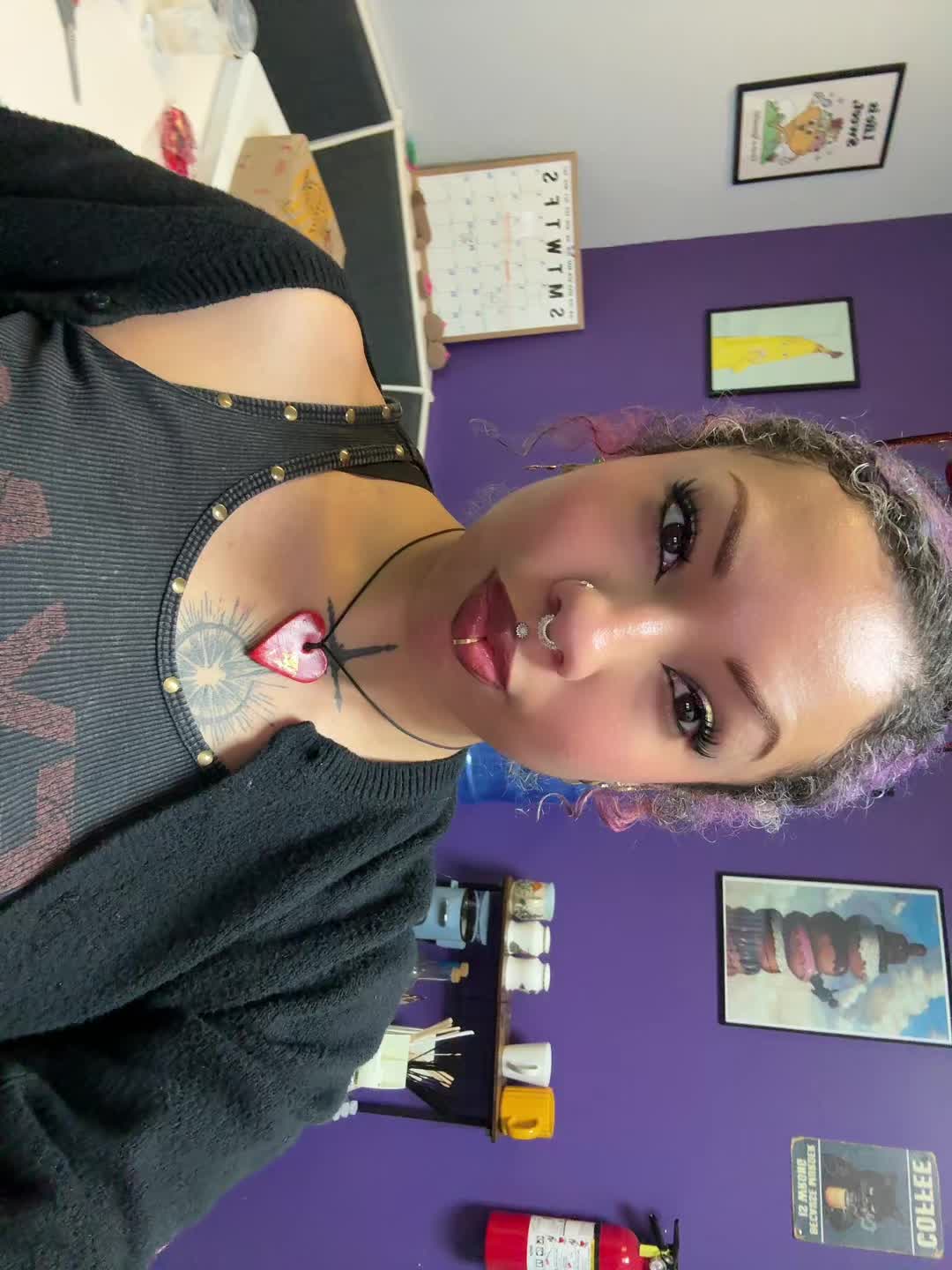 @thegirlinurphone
