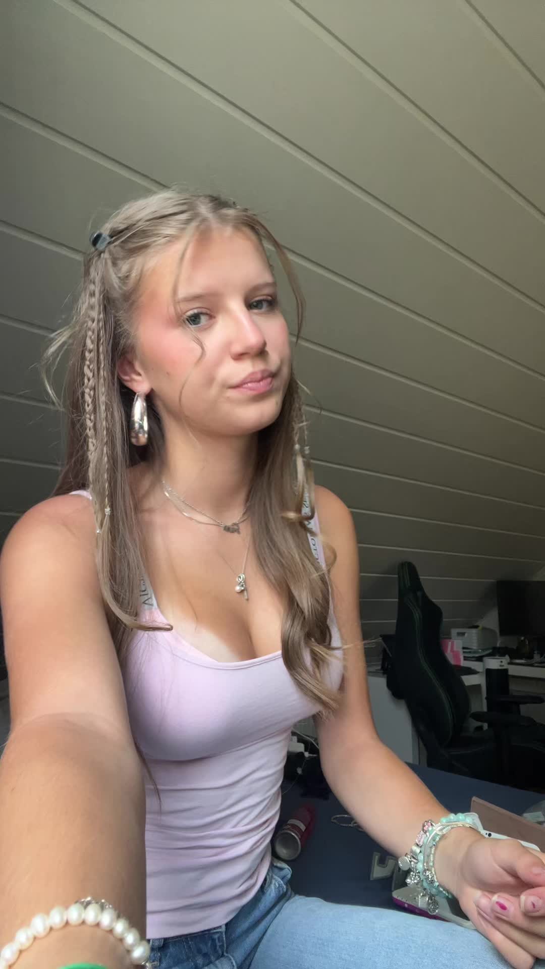 @PɪɴᴀJᴏʟɪᴇ🪼