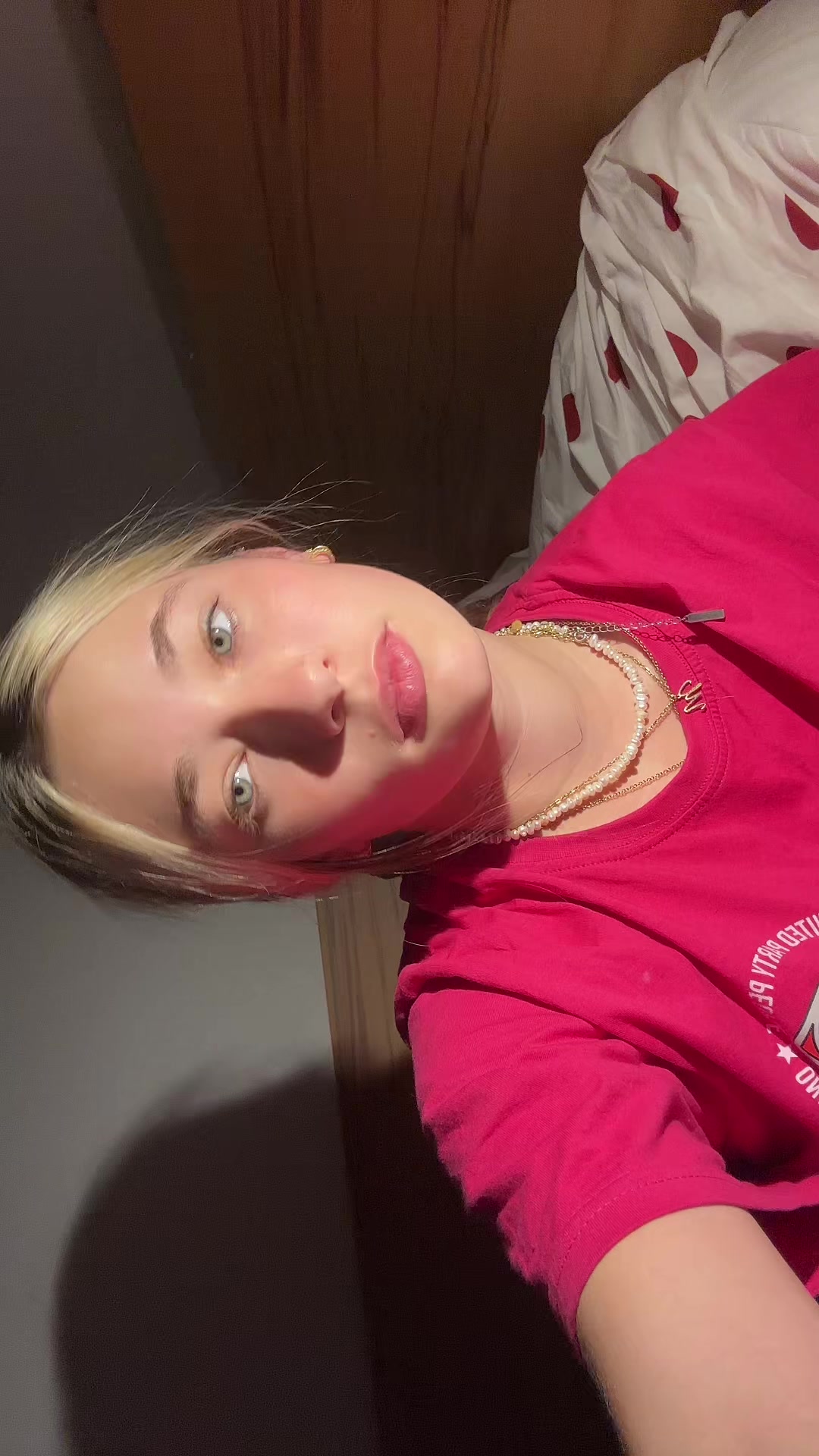 @ℳ𝑜𝓃𝒶 🦖