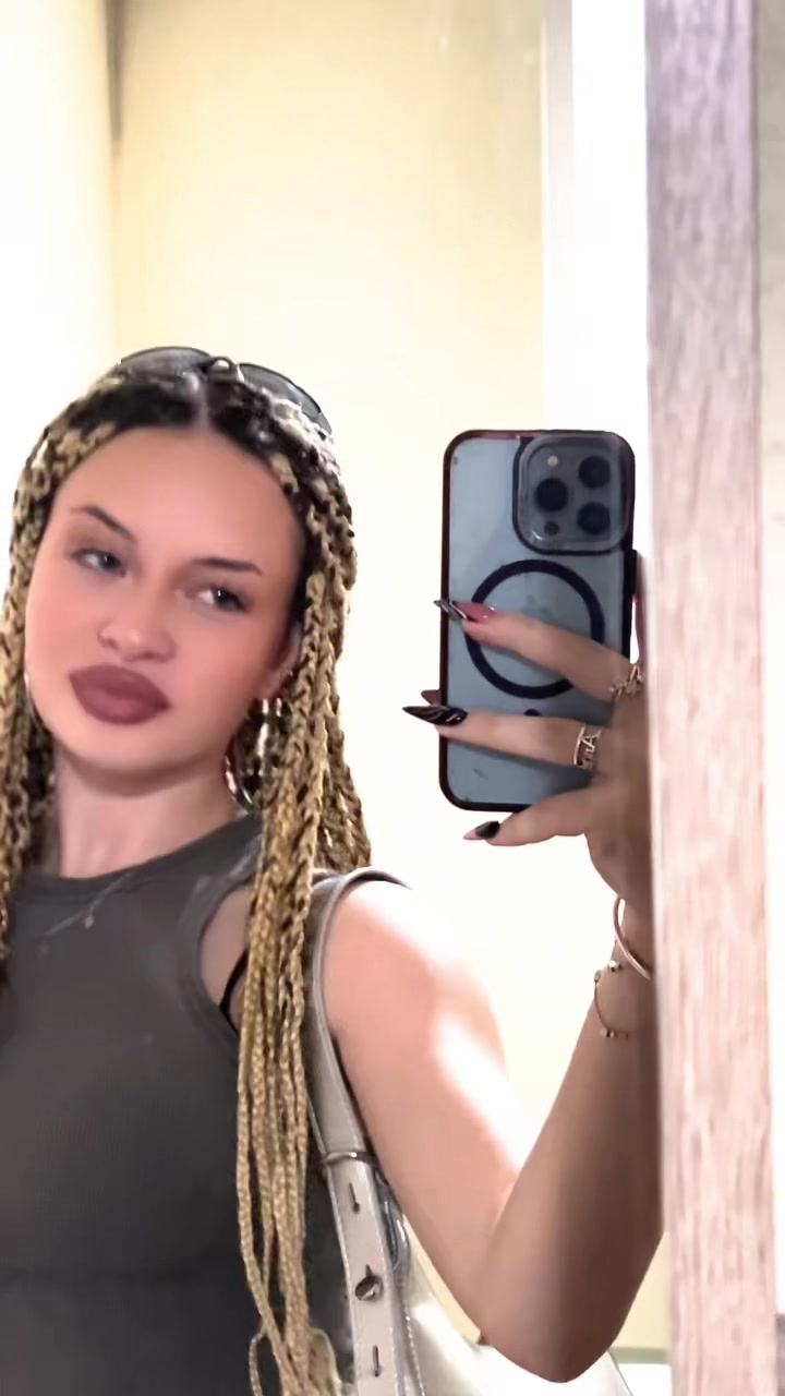 @👸🏽
