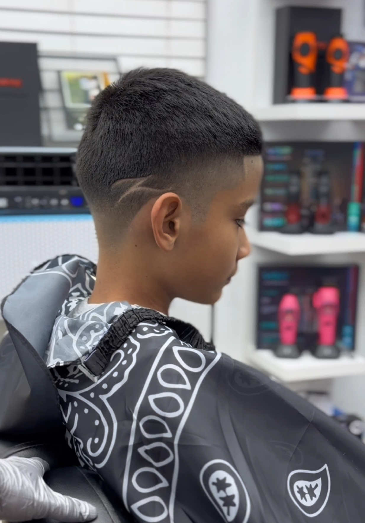 @Jisai Barber
