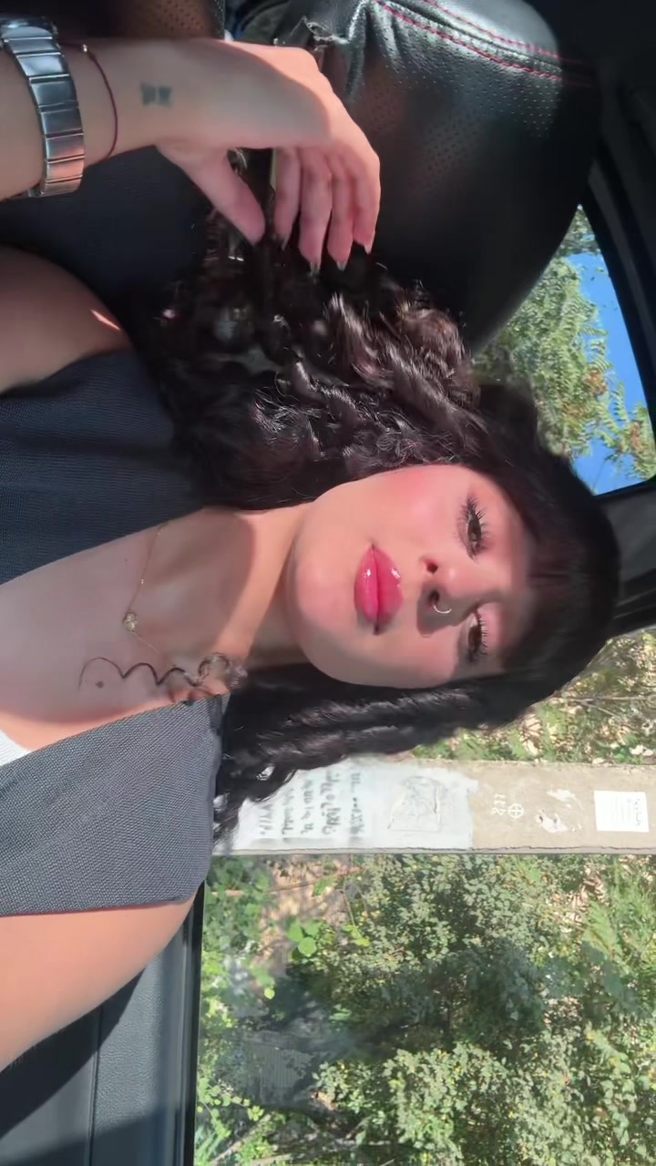 @iihelliyaa