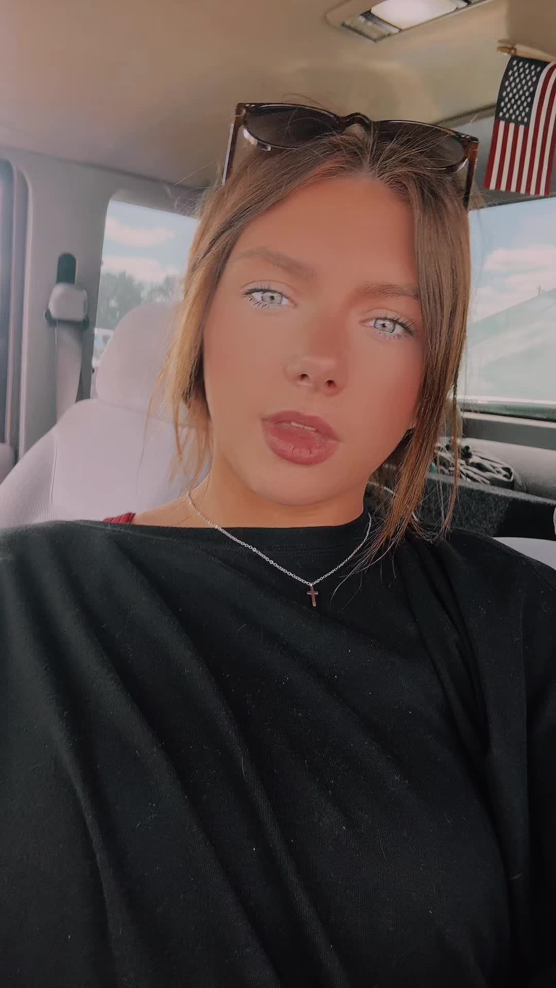@Adrianna ๐ธ๐