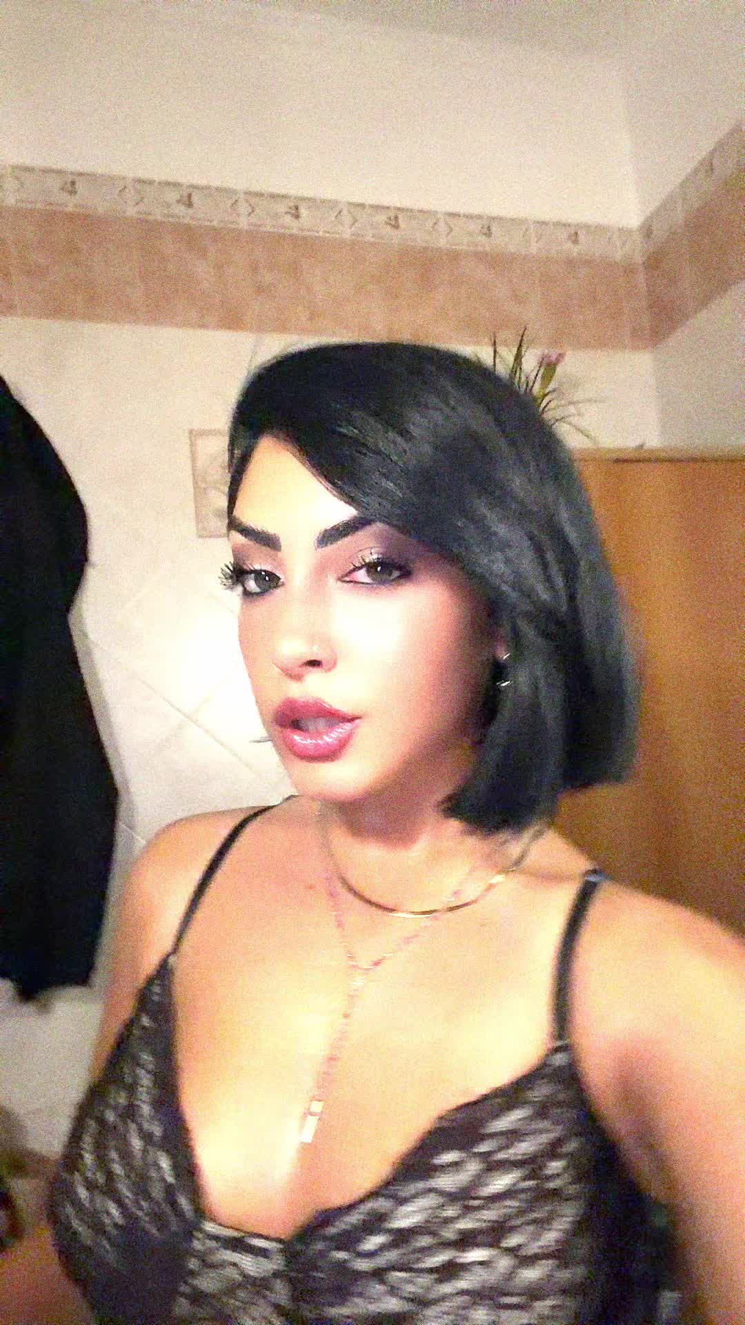 @Ilaria_