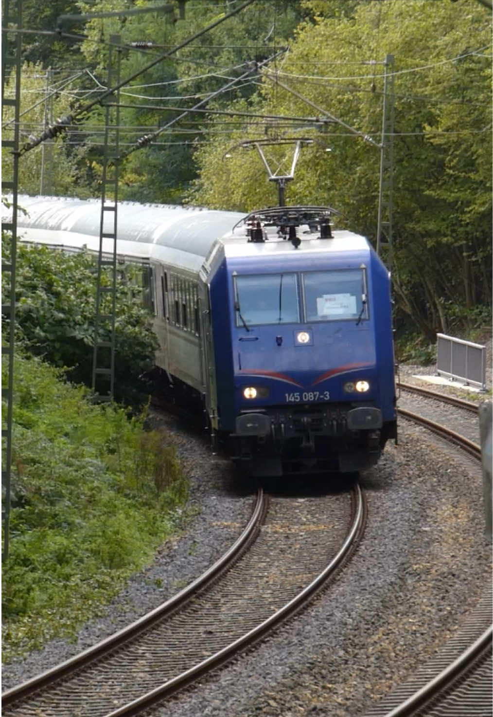 @Trainspotterin_Alina🧃