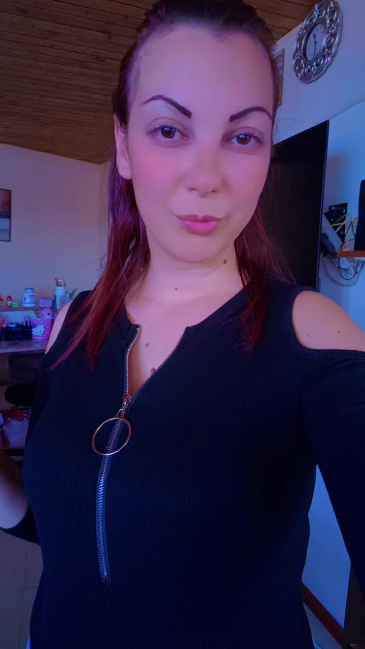 @🩷🌻꧁𝓐𝓷𝓽𝓸𝓷𝓮𝓵𝓵𝓪꧂🌻🩷