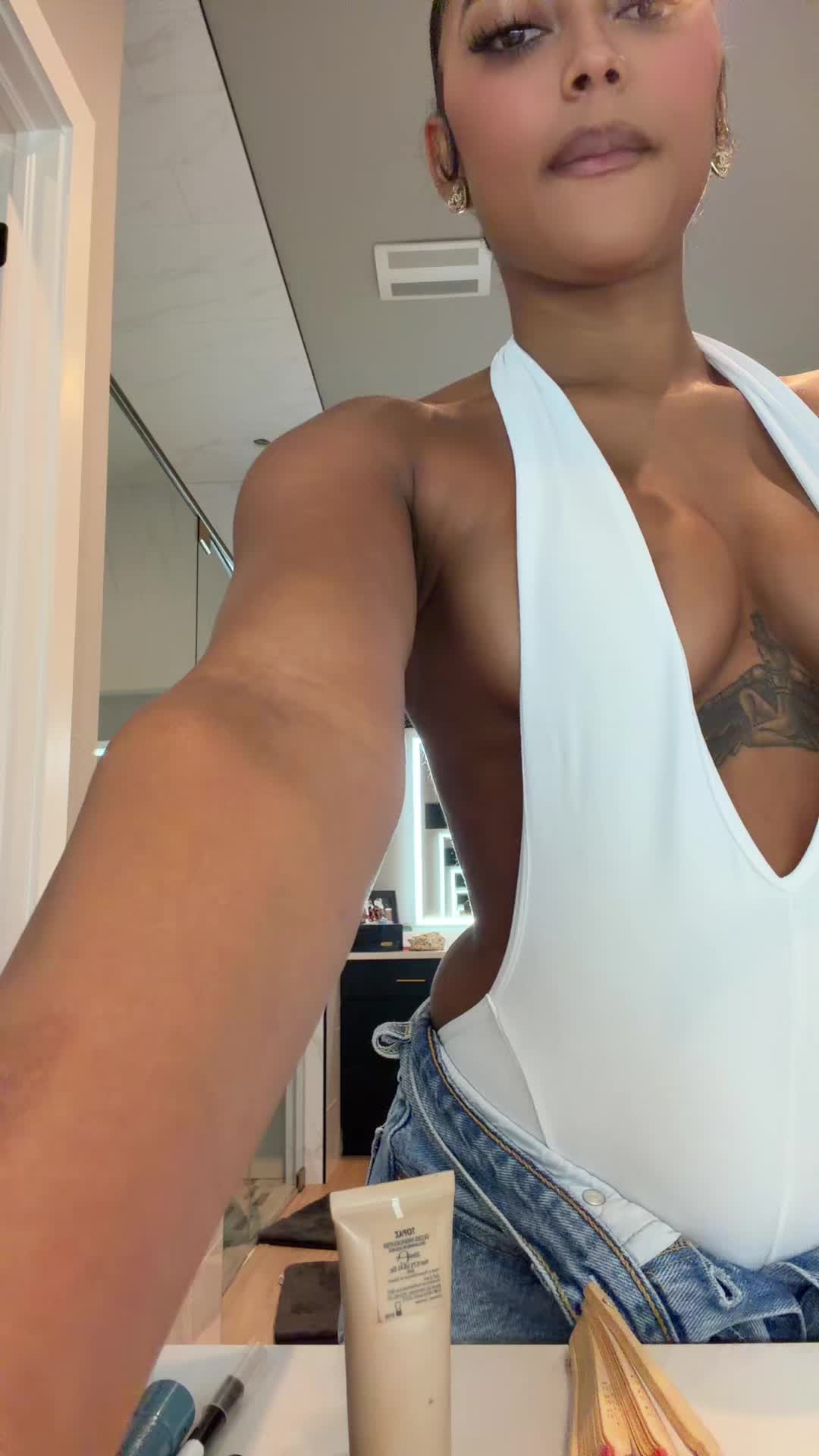 @peachesncream