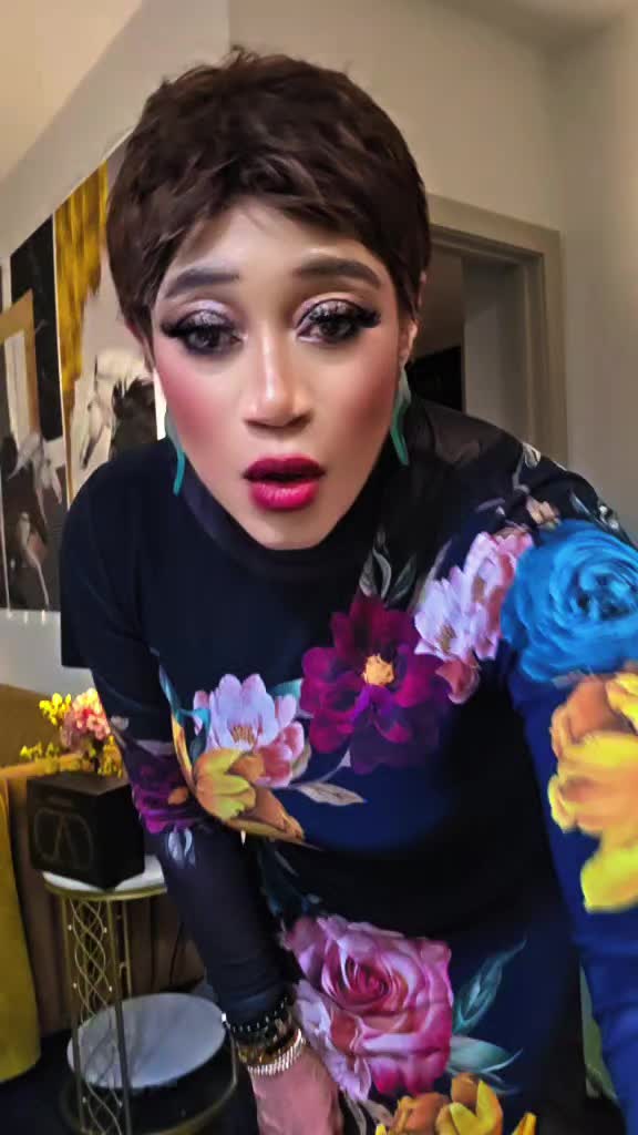 @Demi
