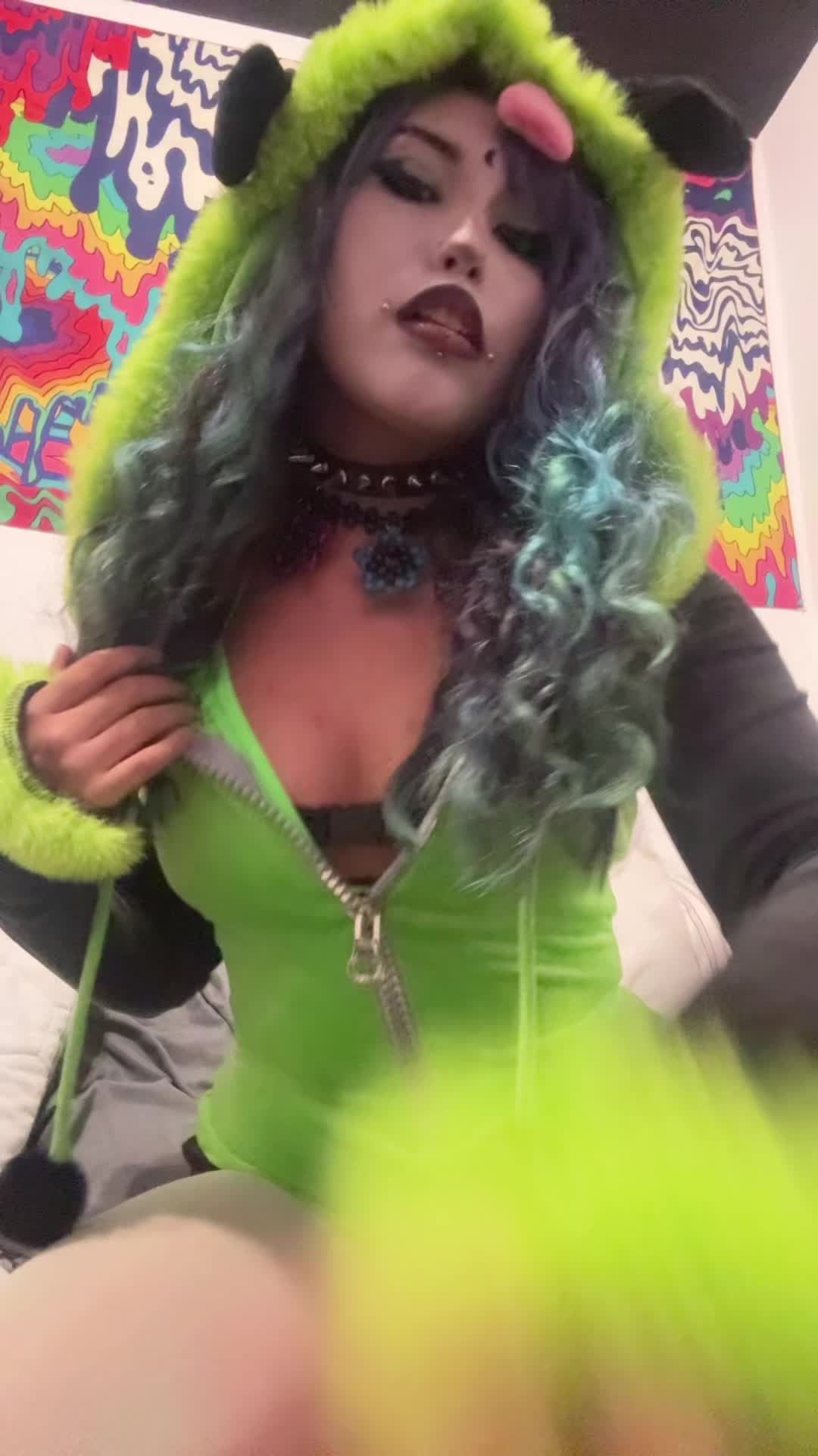 @🧚🏼&zwj;♂️