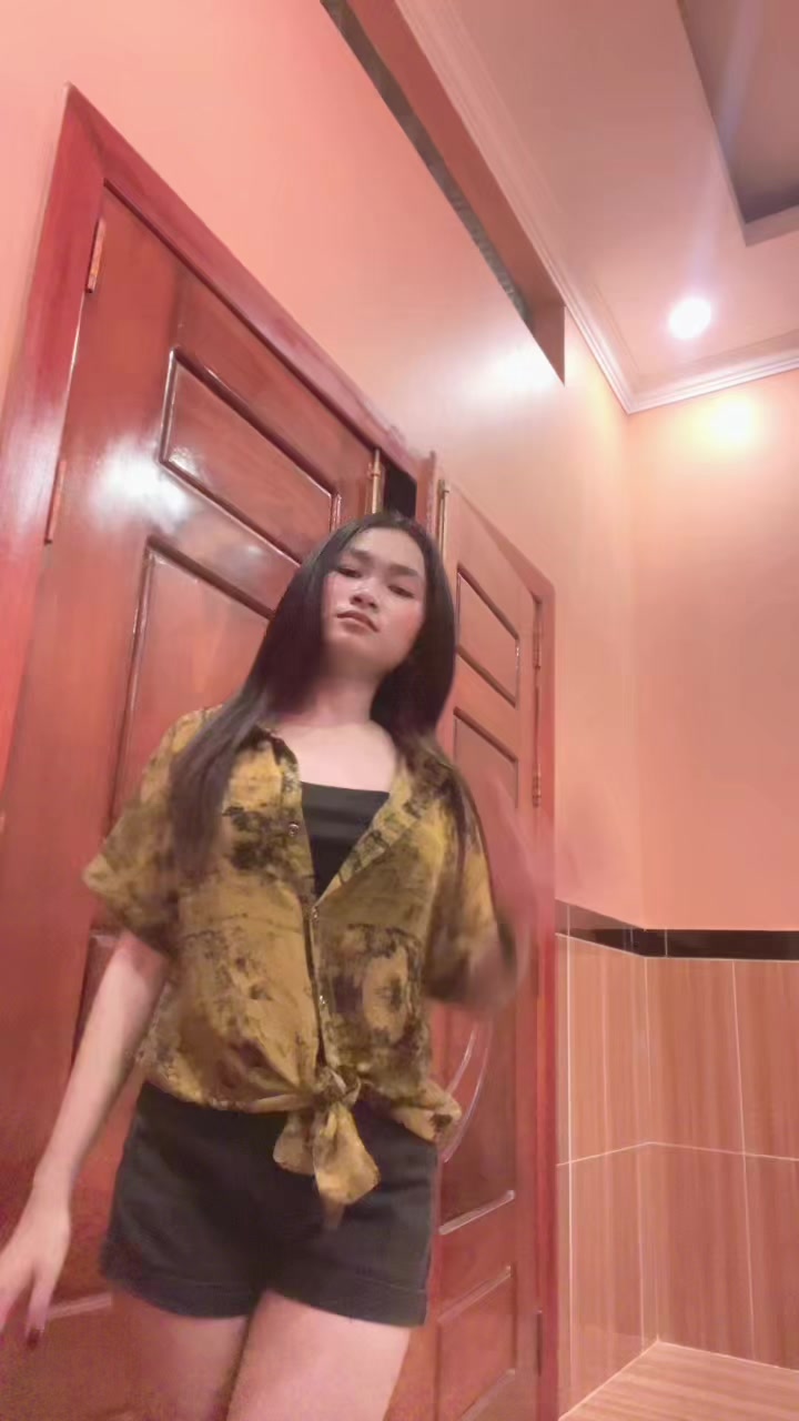 @ស្រីឌីចាយលុយមិនចេះគិត