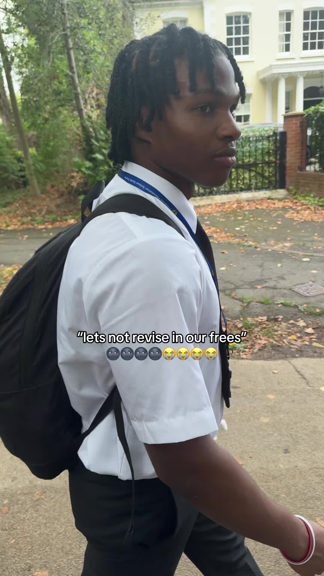 @mo