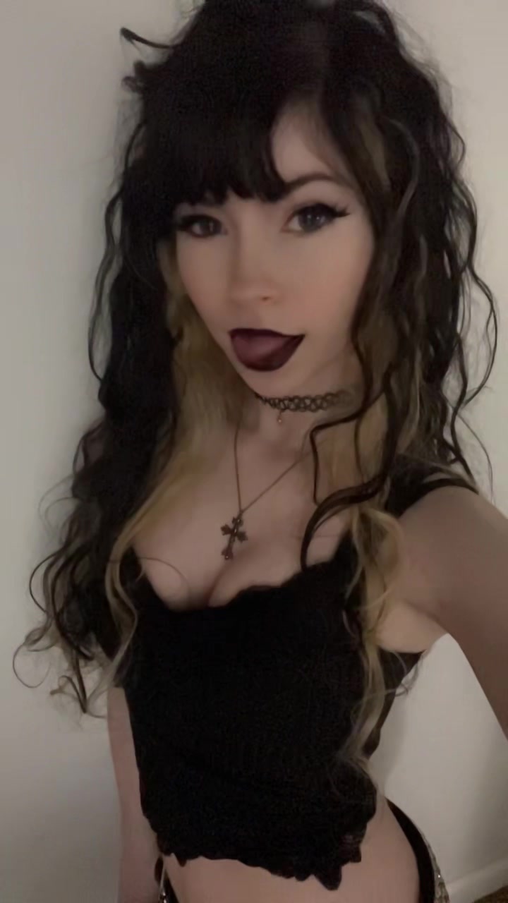 @Mae🦇
