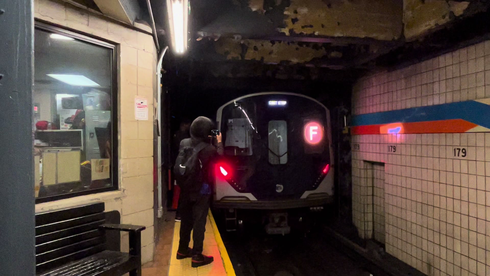 @R32 (J) train official