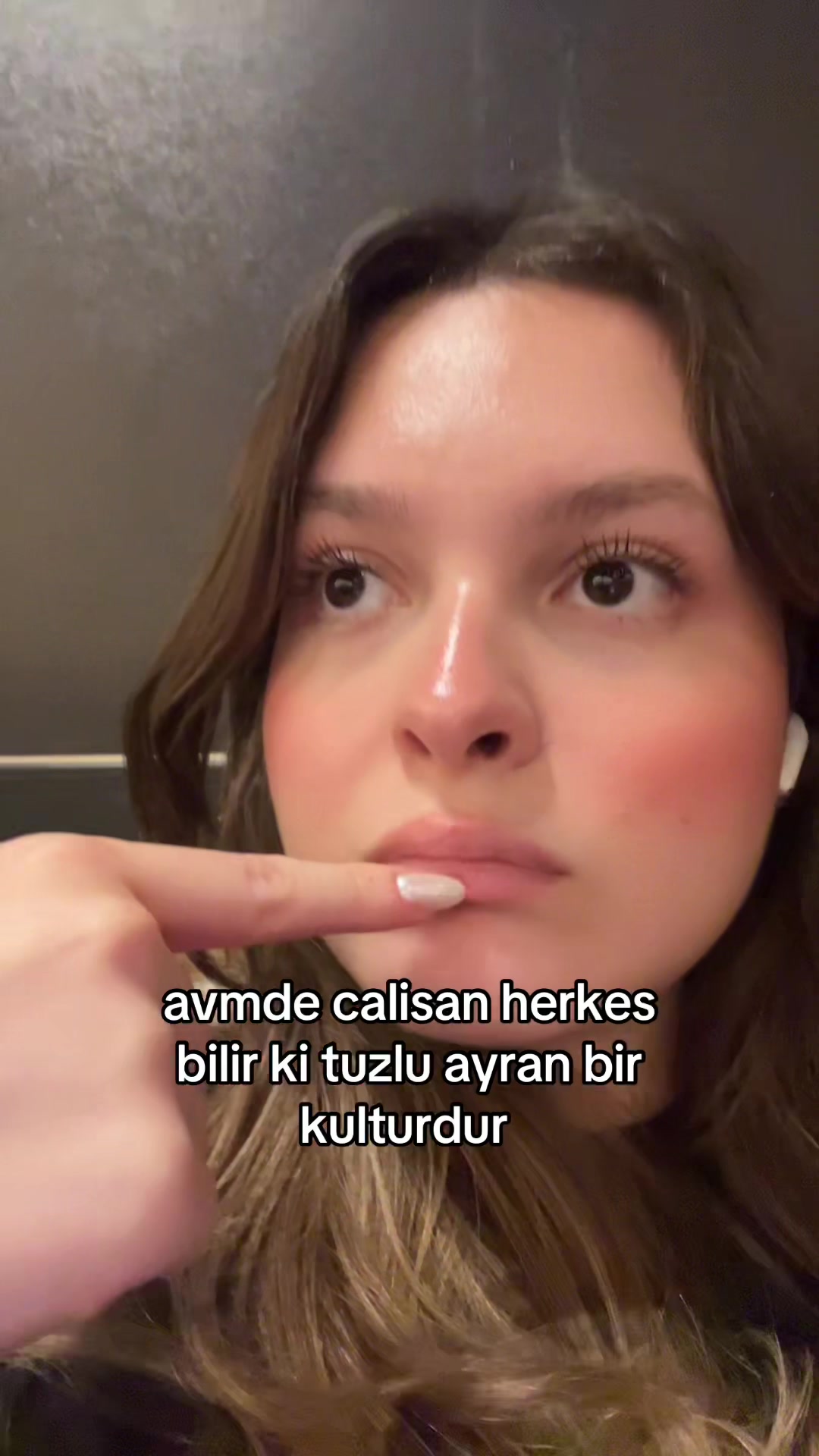 @𝒴