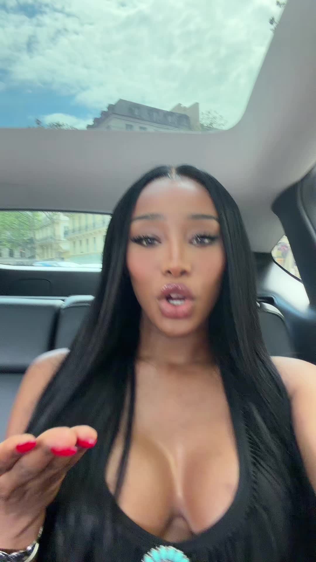 @karinedolls