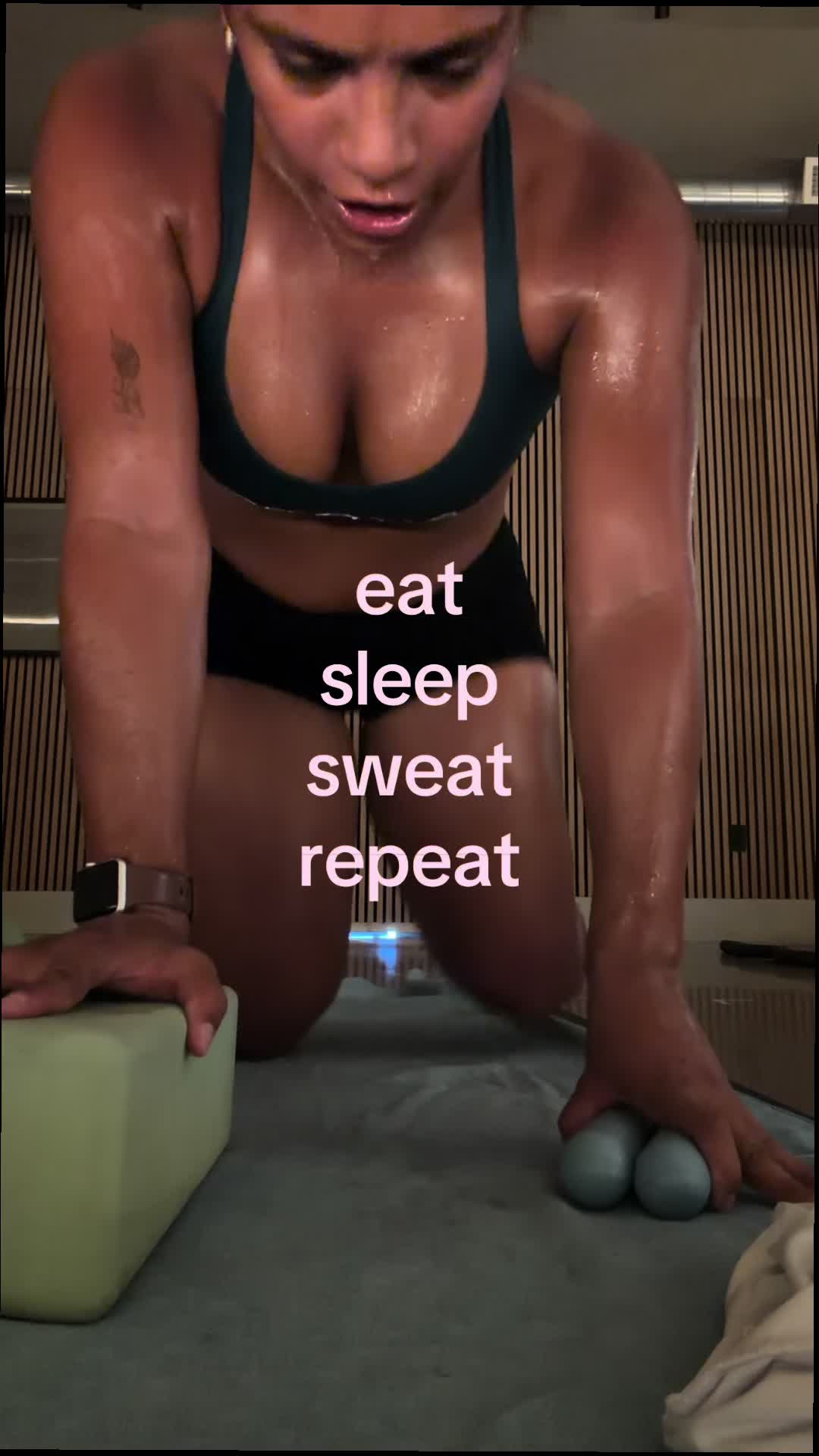 @elliswootenn