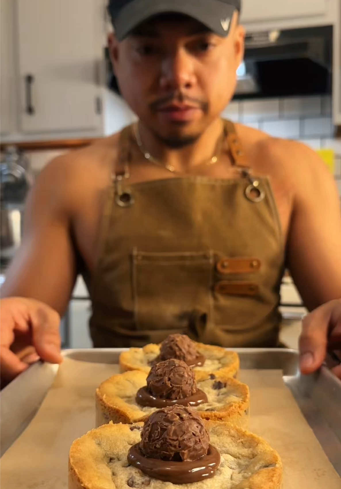 @theshirtlesshomebaker