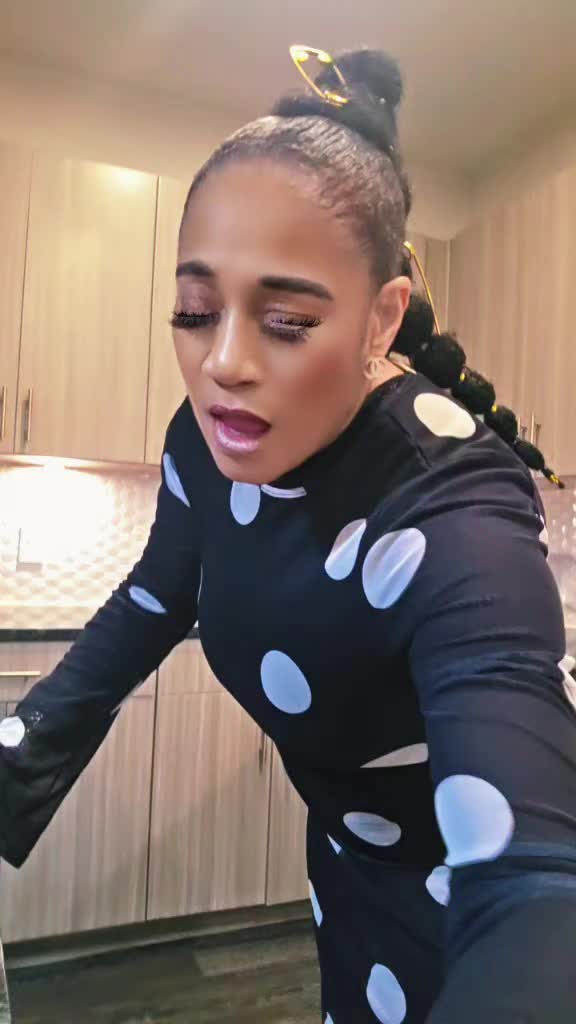 @Demi