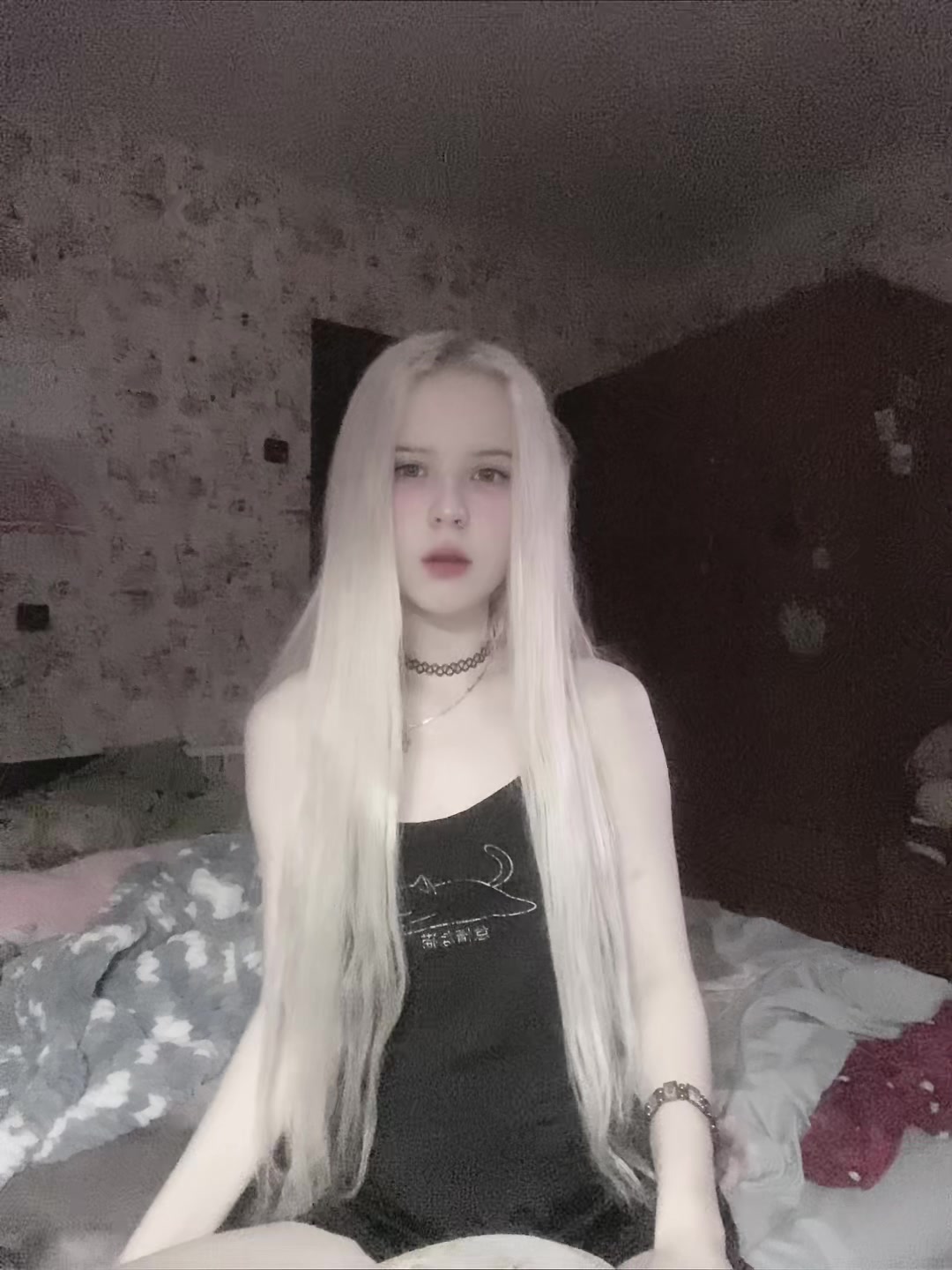 @малолетняя
