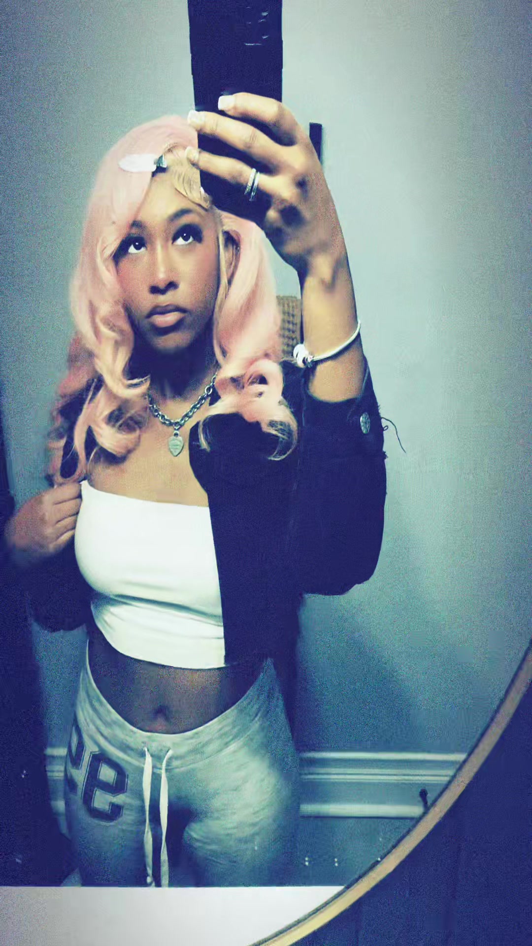 @rockoutzari_