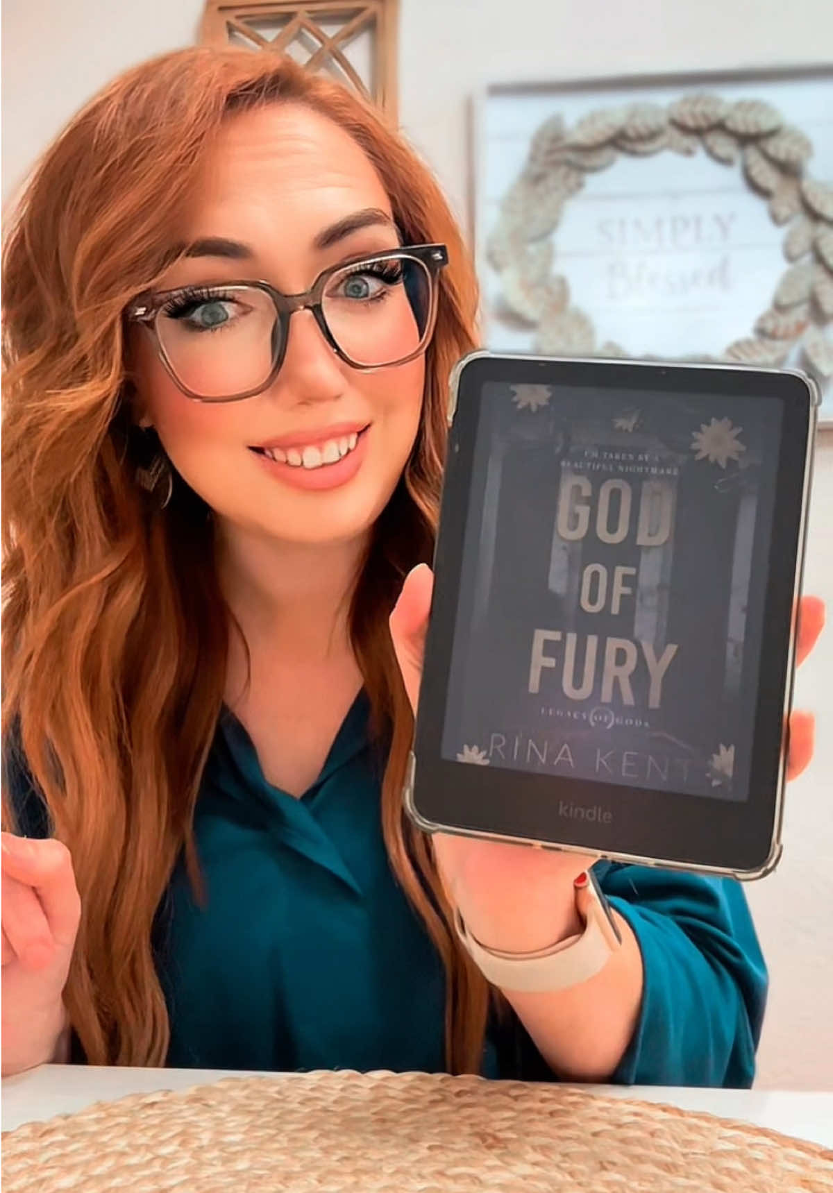 @EmalooReads