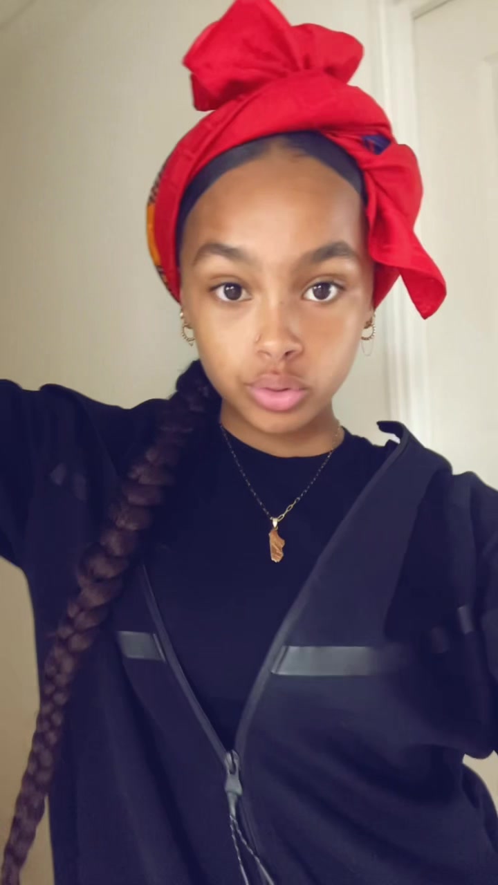 @no&euml;lina 🇲🇬
