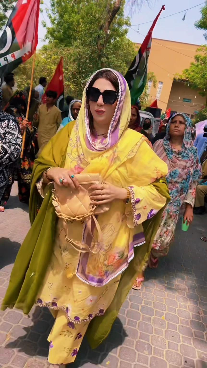 @Nusrat_Pathan