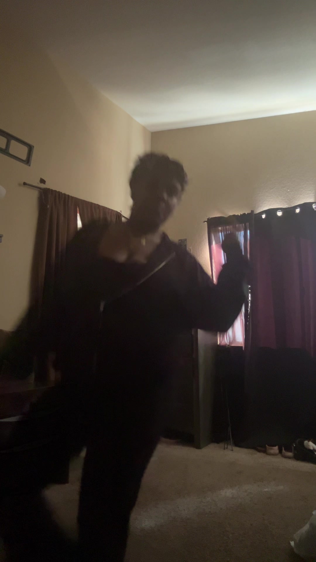 @👩🏾&zwj;🎤🐐