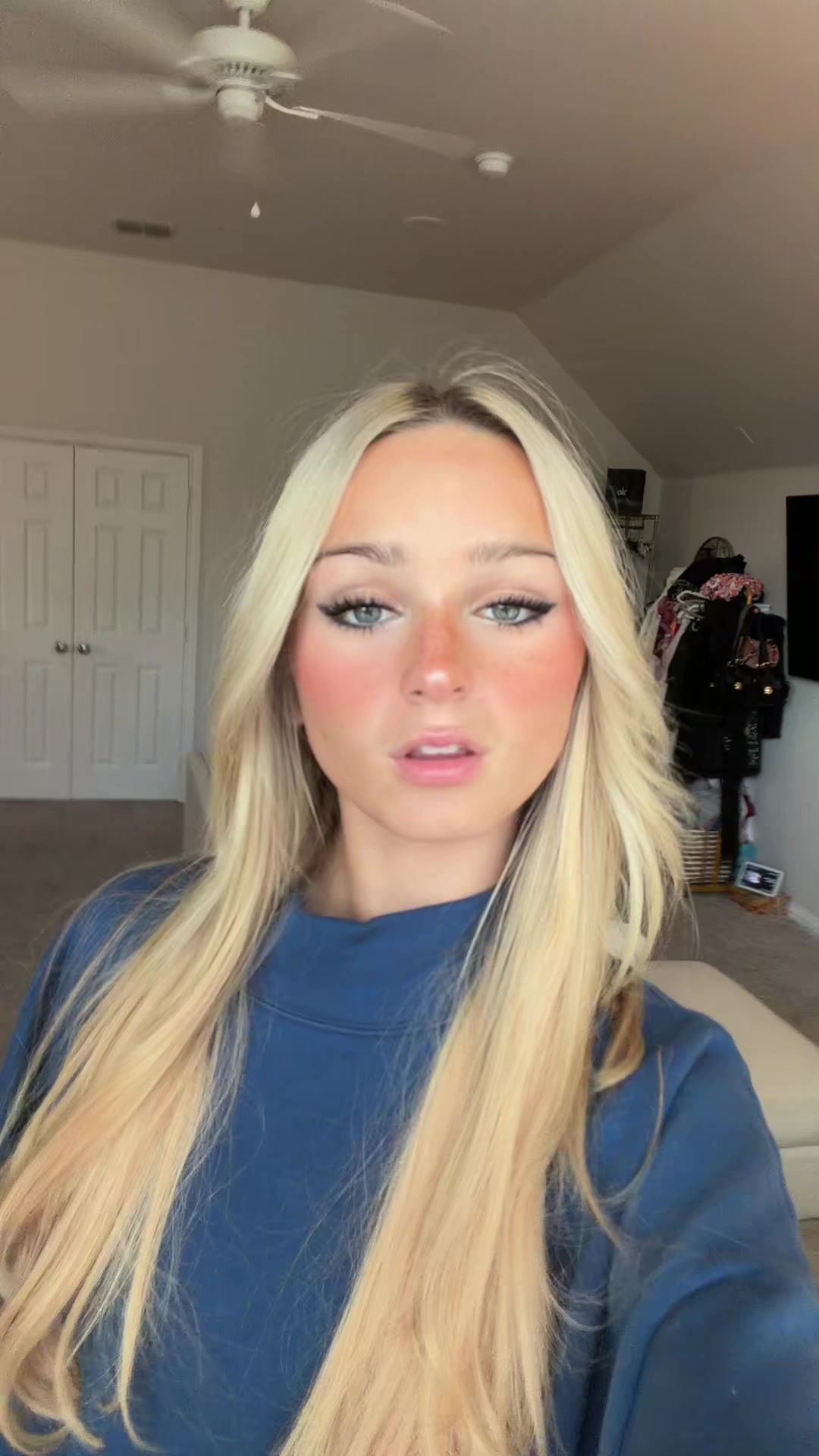 @✌️
