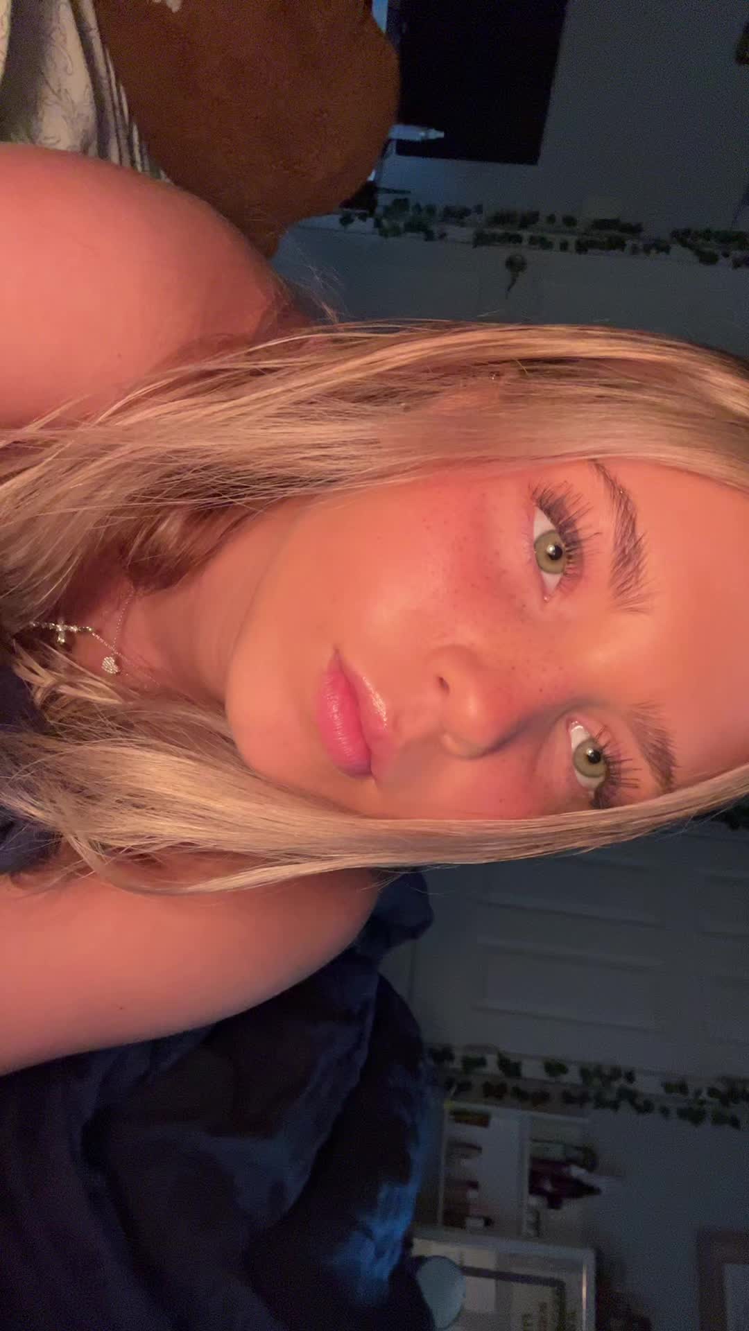 @$elena😛