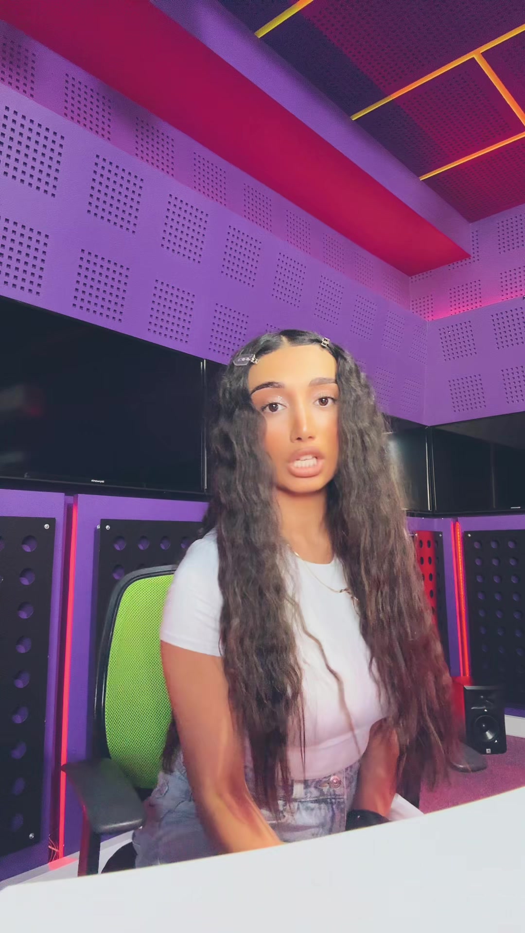 @𝐀𝐧𝐢.𝐉𝐨𝐮𝐫𝐧𝐚𝐥𝐢𝐬𝐭