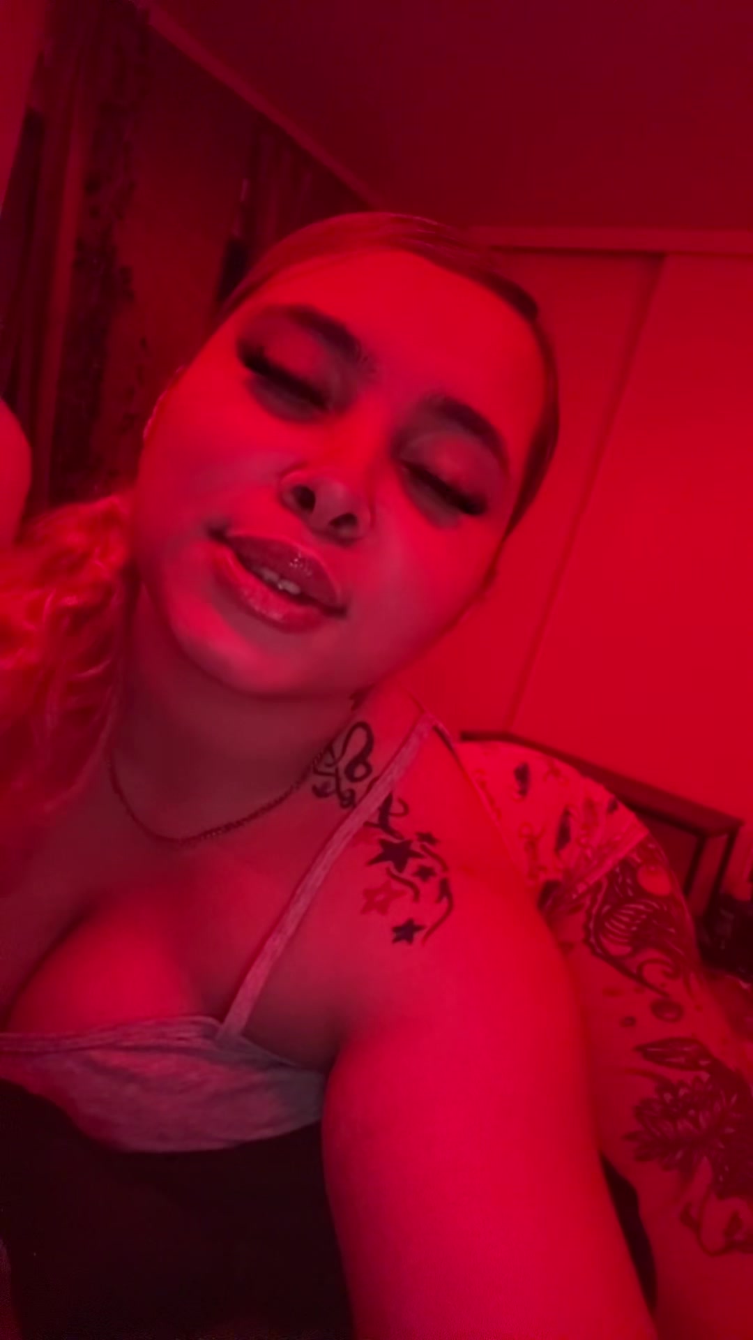 @Neeneecruz