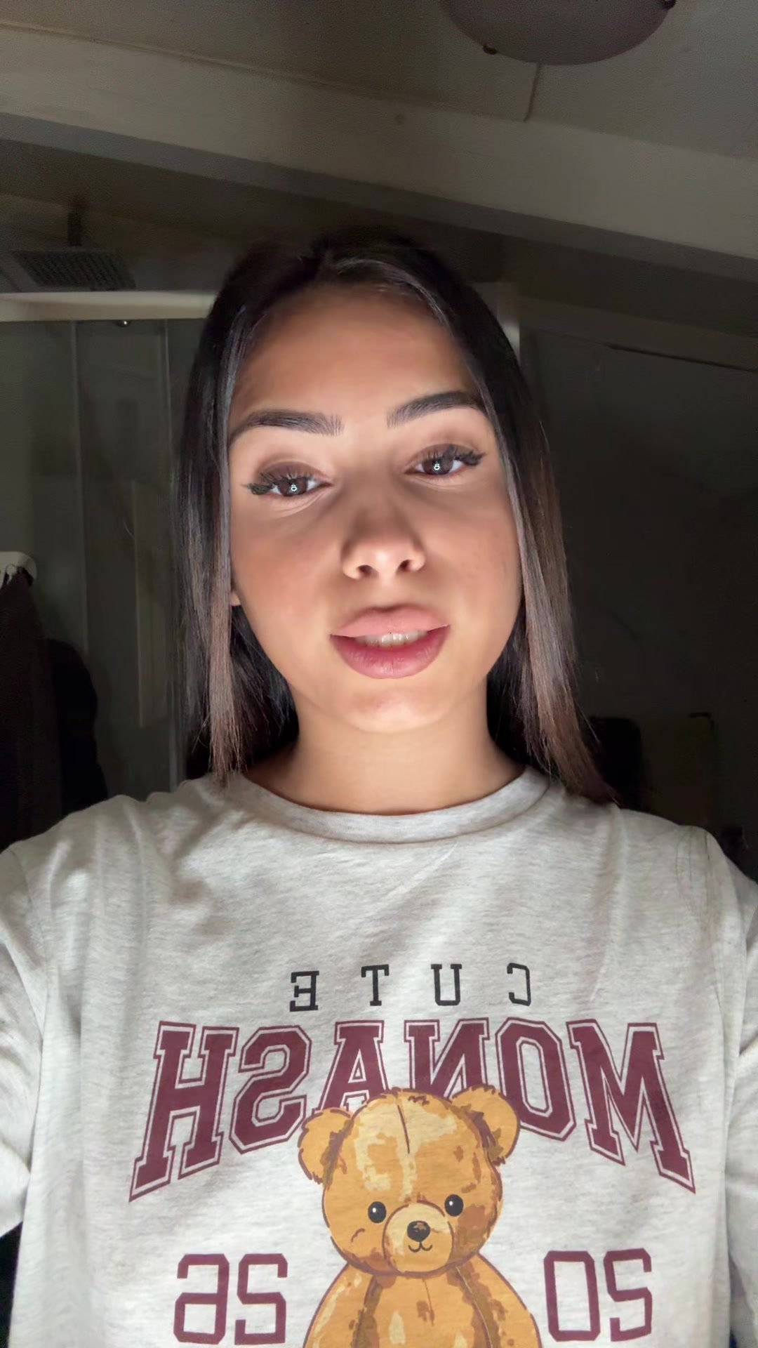 @elisaangiius