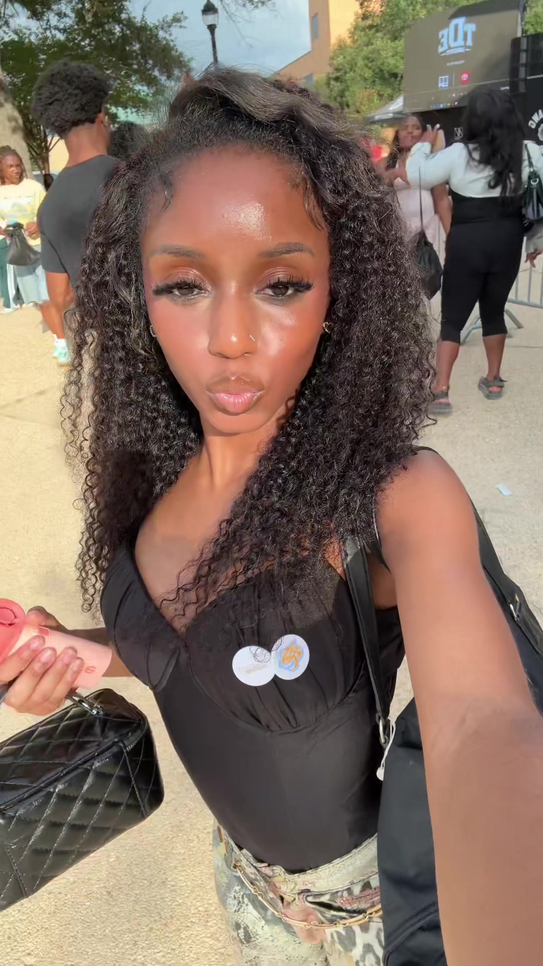 @THE ICONIC IT GIRL ✰