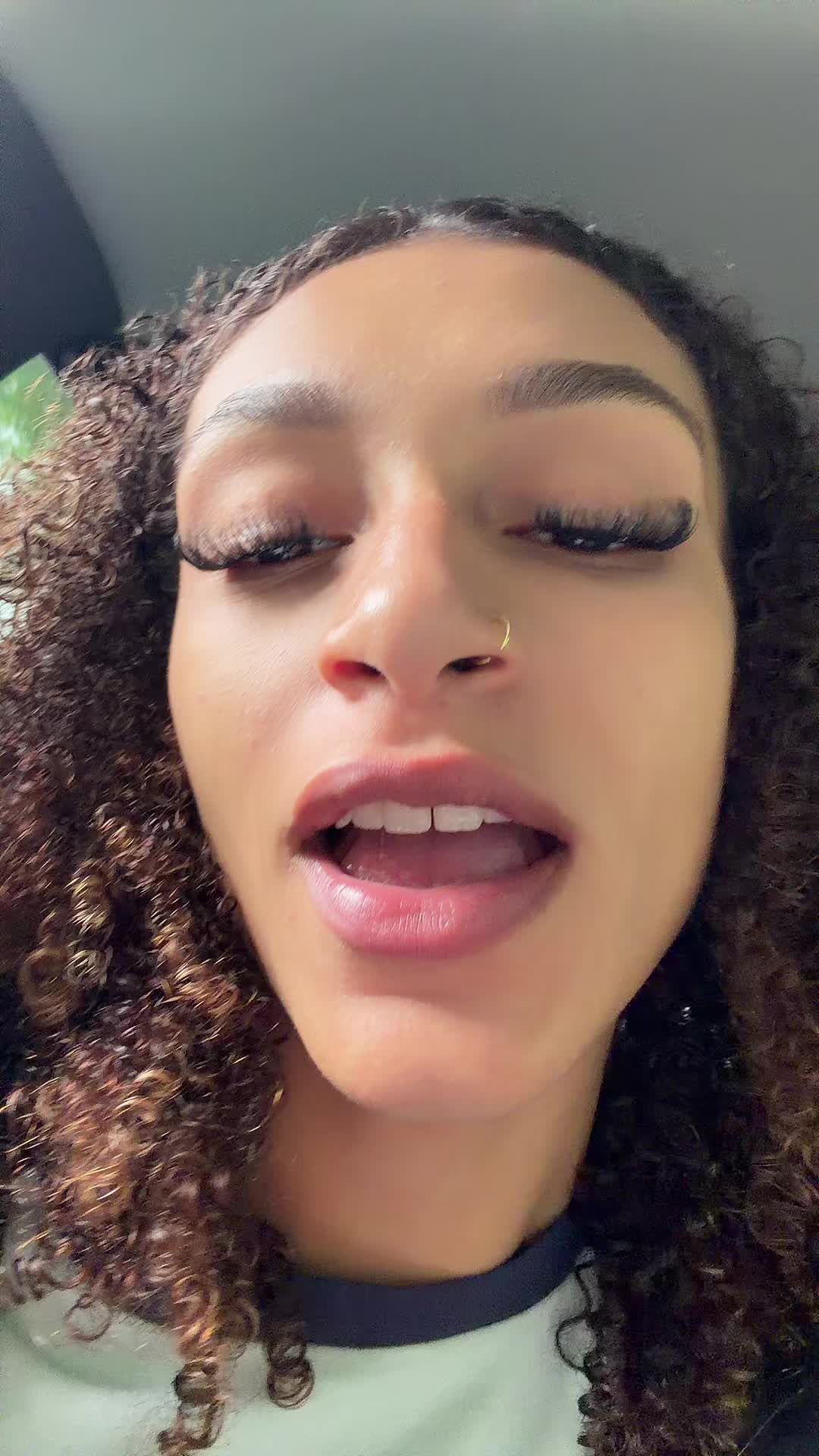 @urlocalhotweirdo