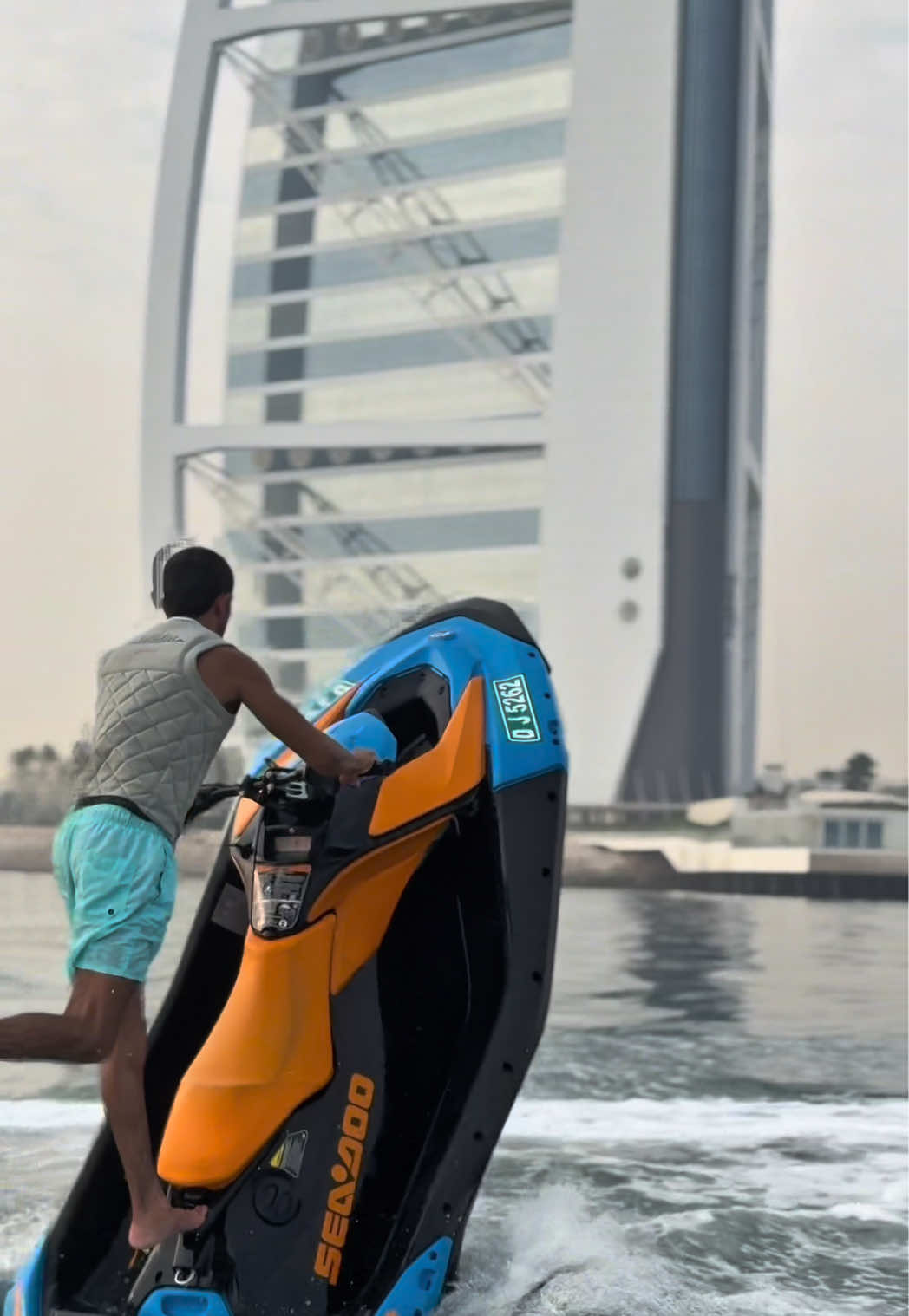@Y11.ae