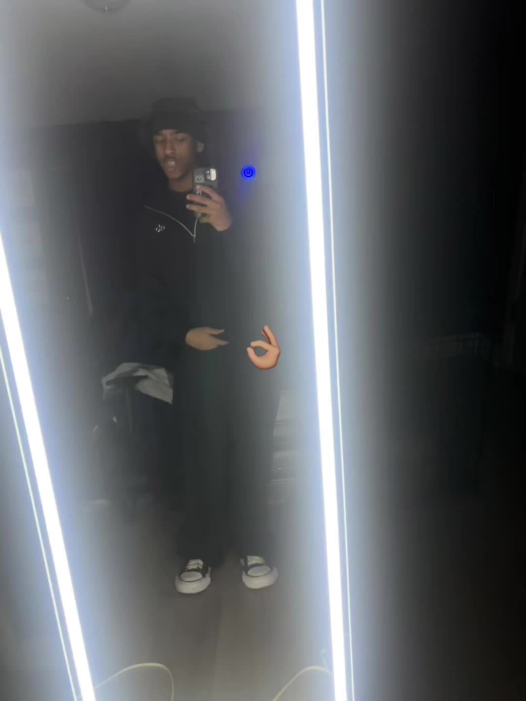 @✠