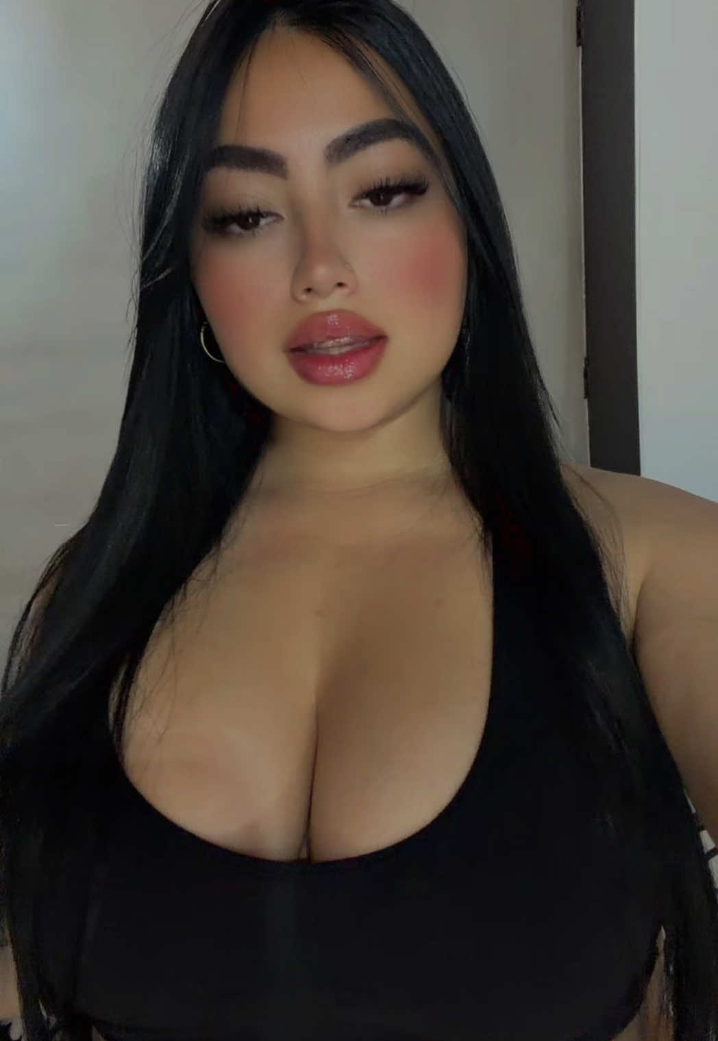 @VALENTINA♡.
